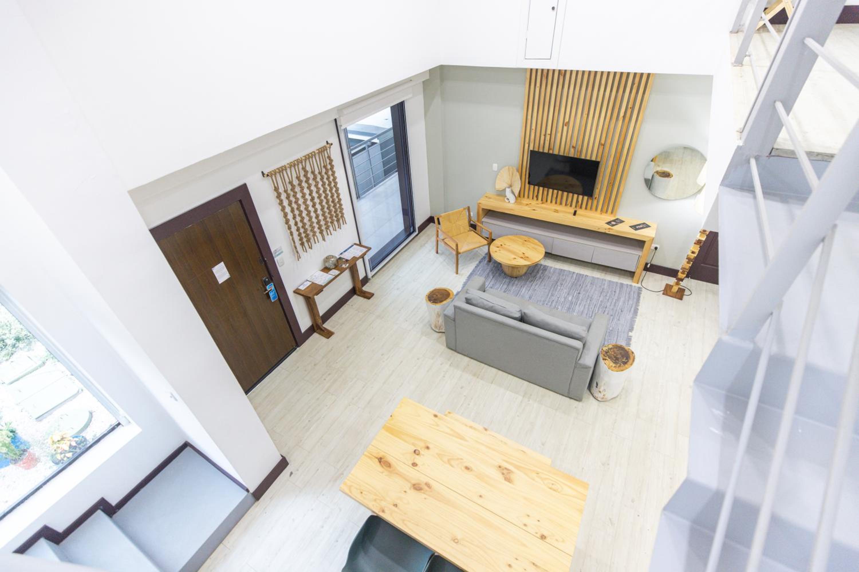 Studio - Split Level - Photo 1