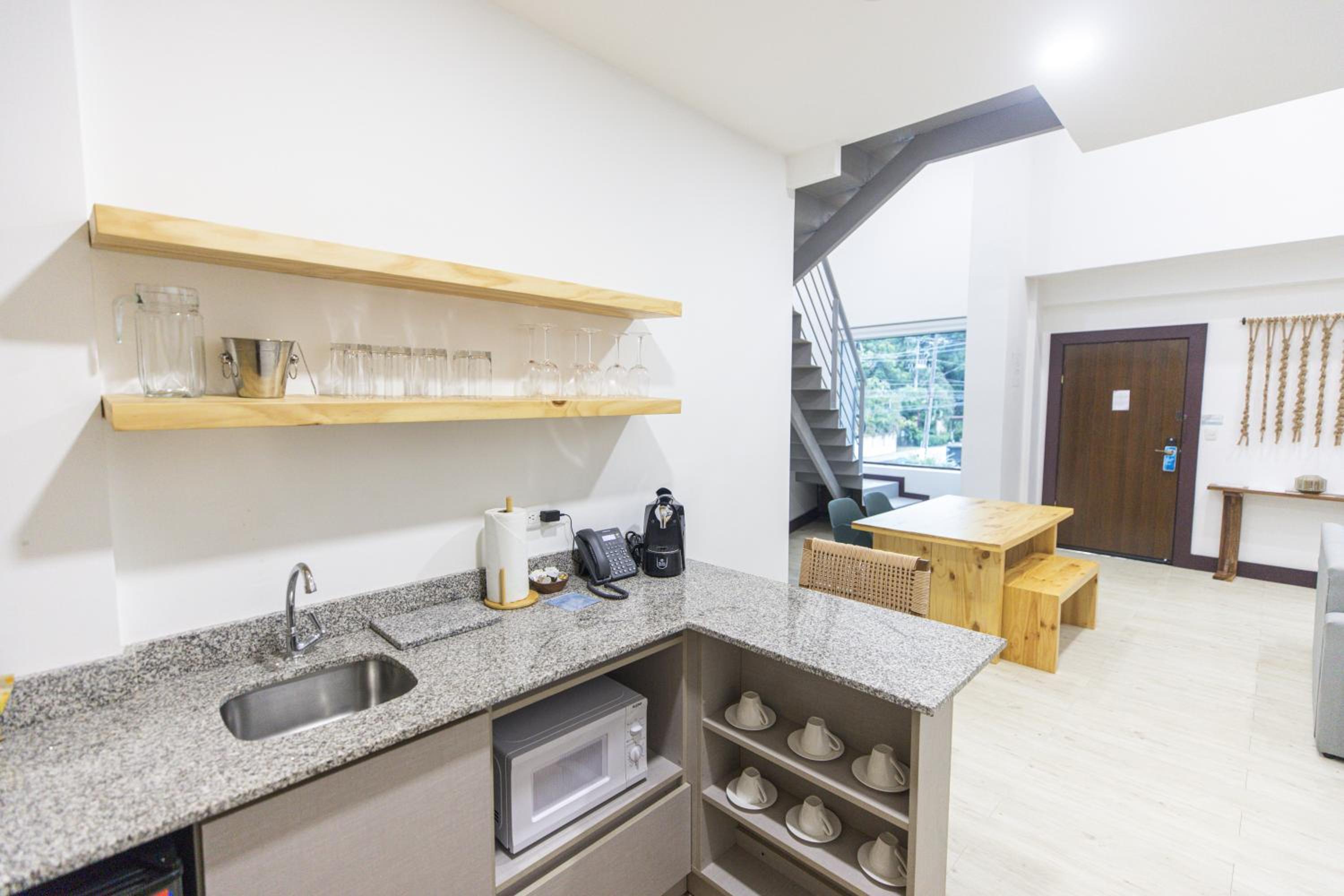 Studio - Split Level - Photo 5