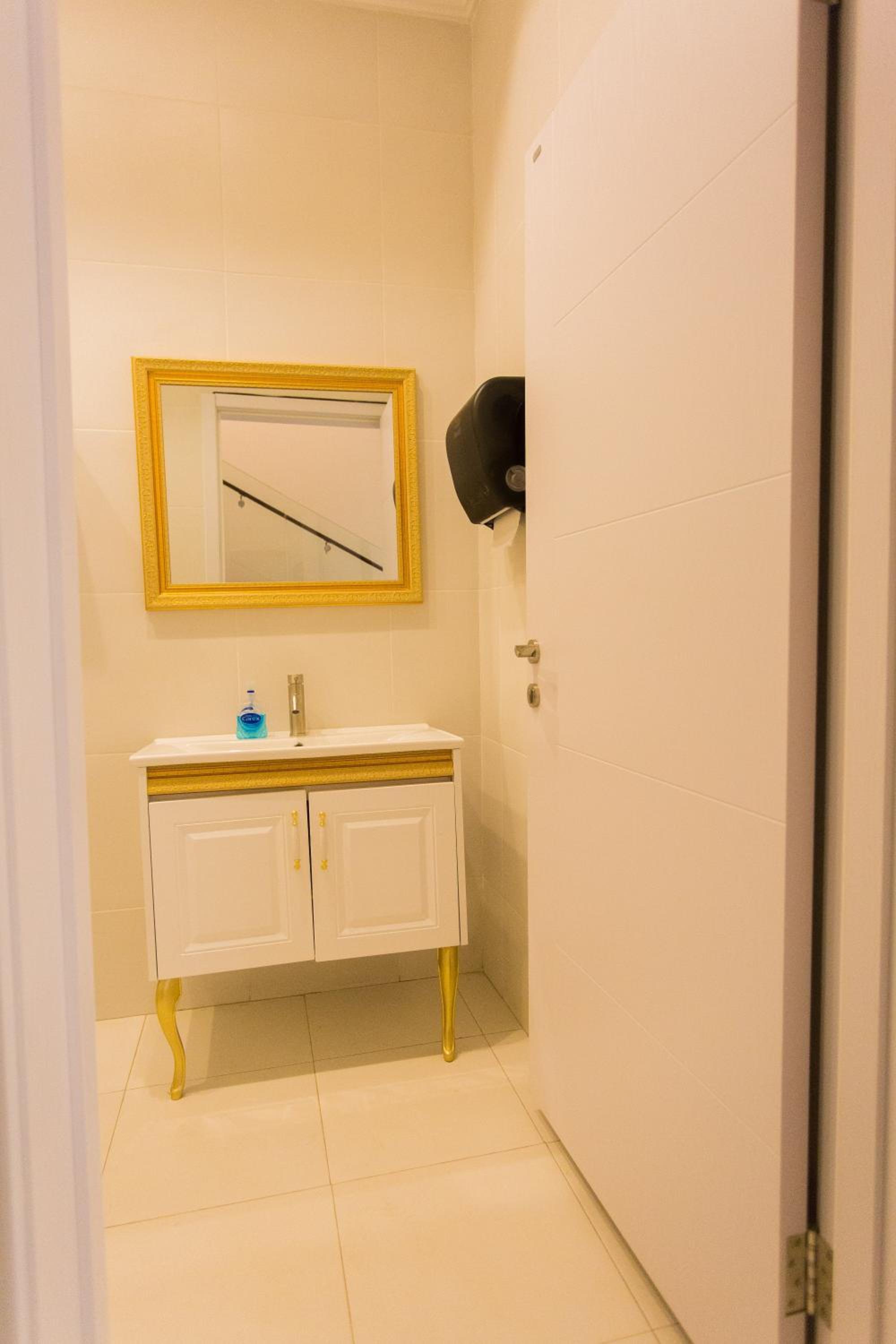 One-Bedroom Apartment - Photo 53