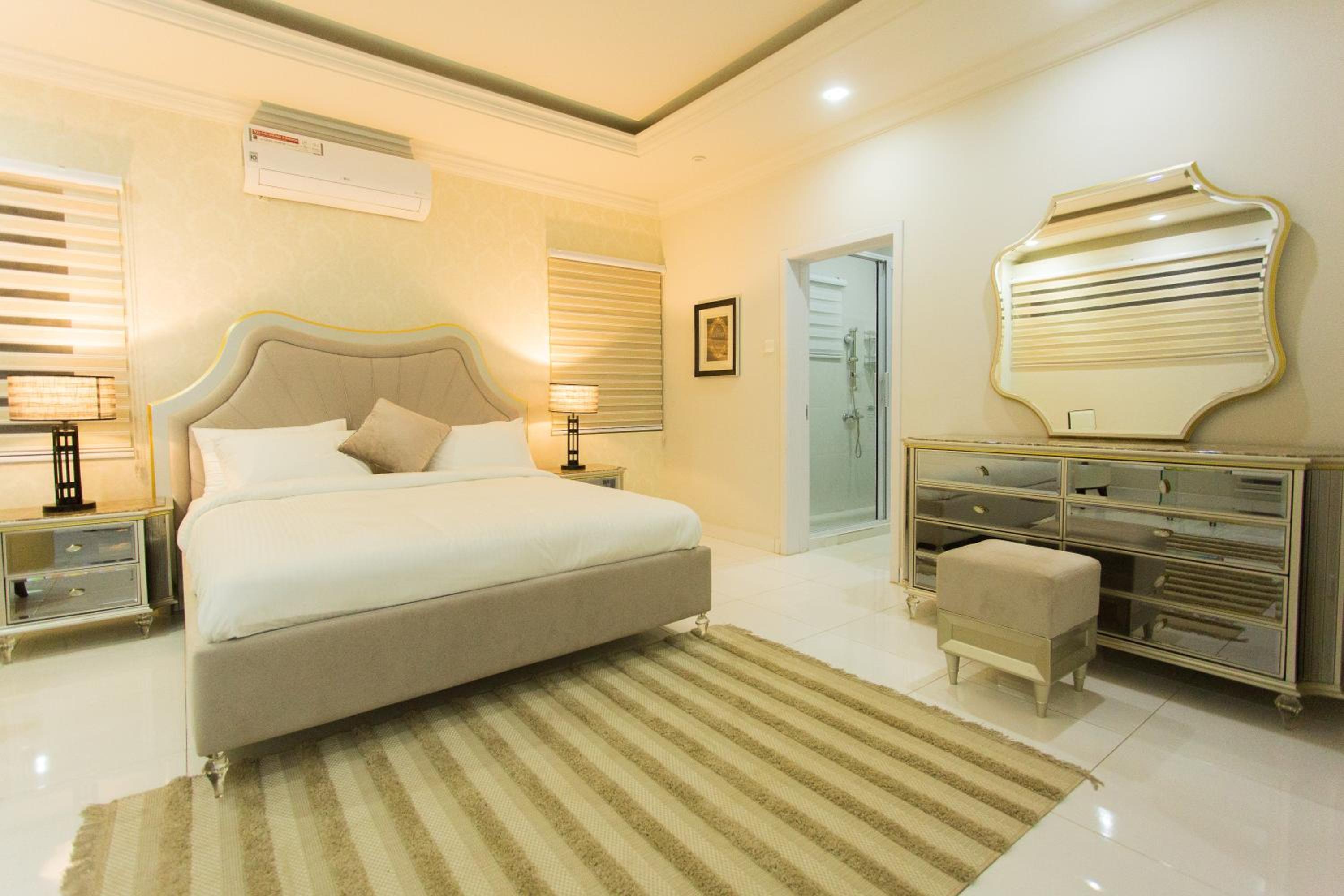 One-Bedroom Apartment - Photo 37