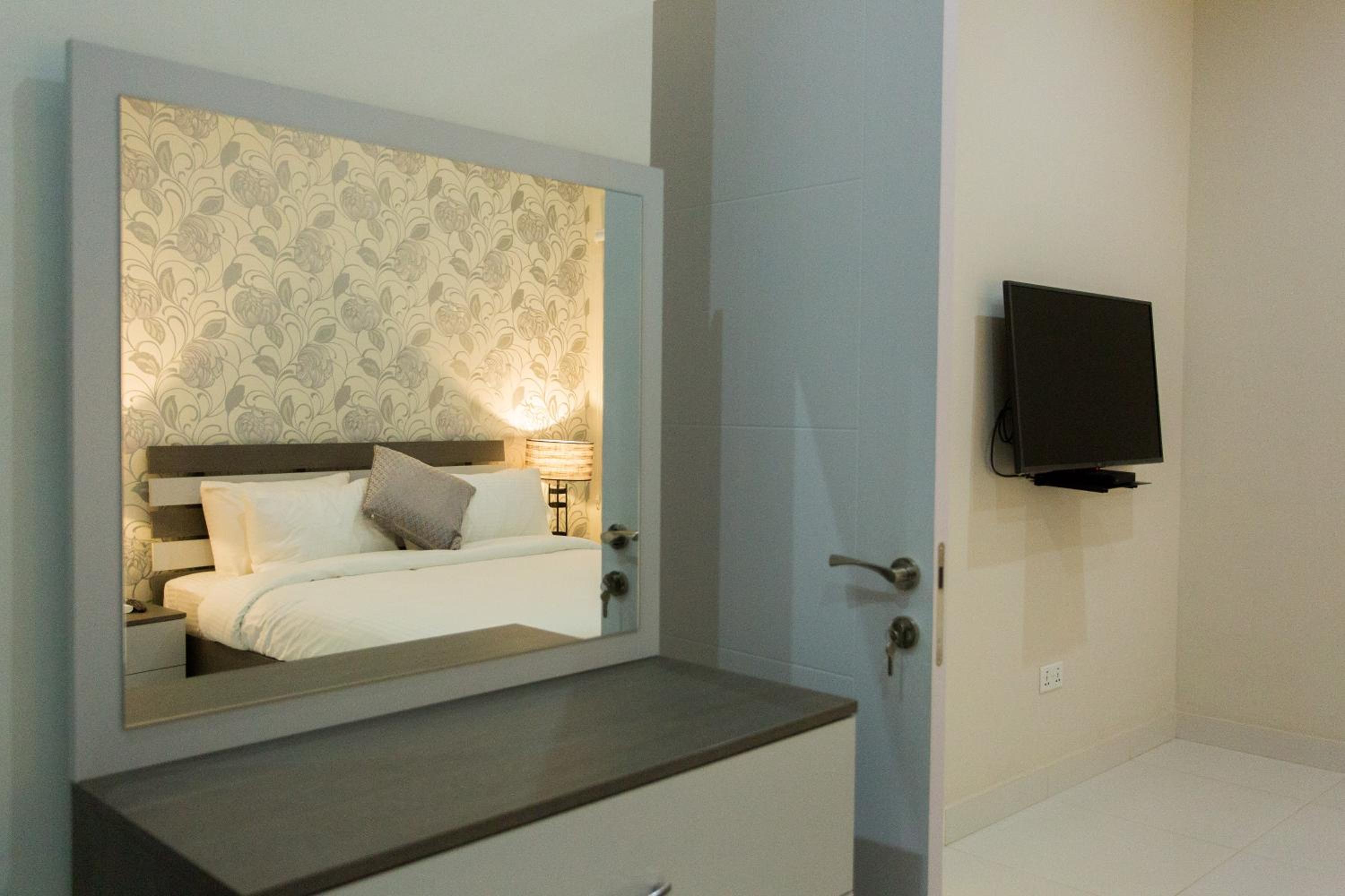 One-Bedroom Apartment - Photo 34