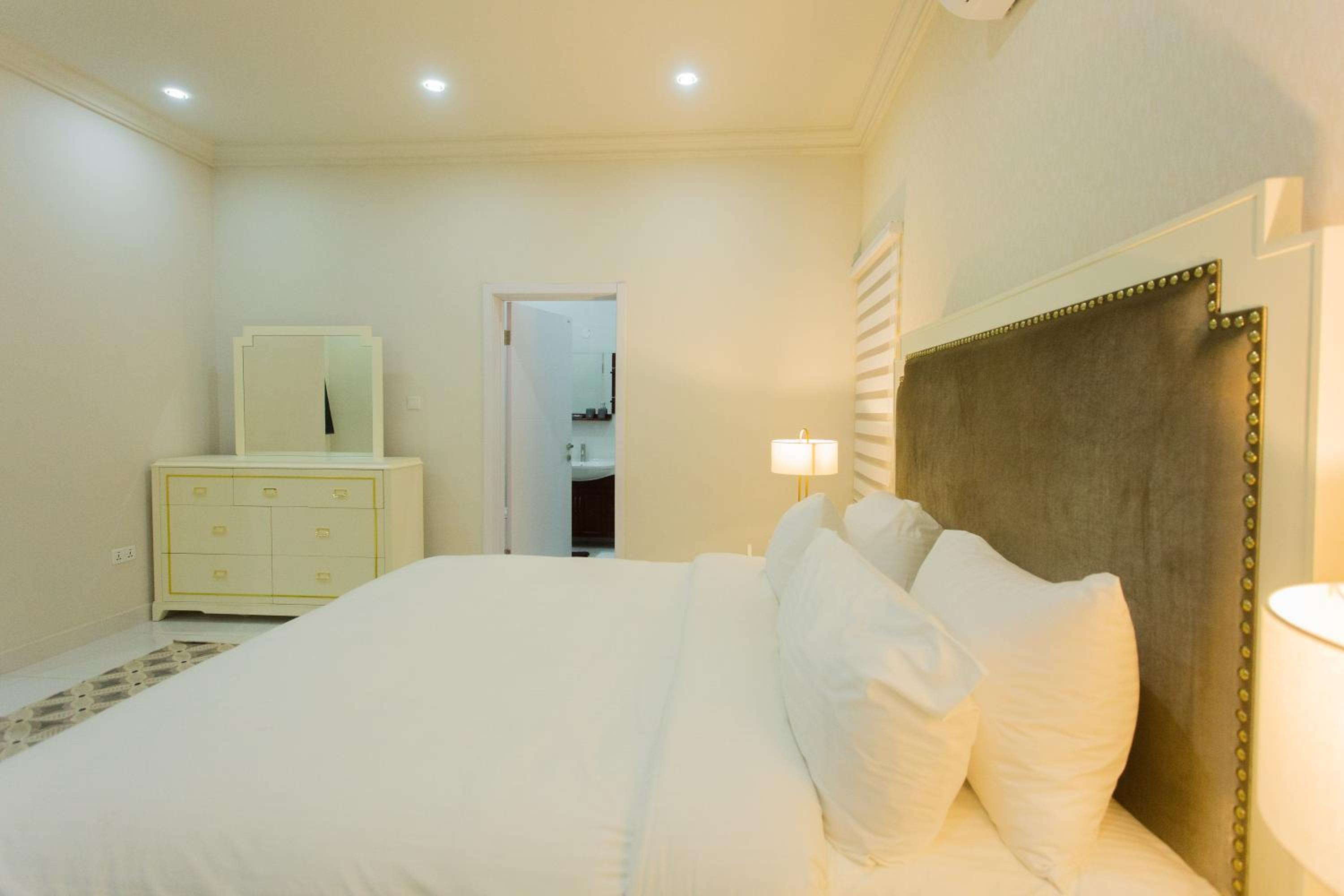 One-Bedroom Apartment - Photo 32