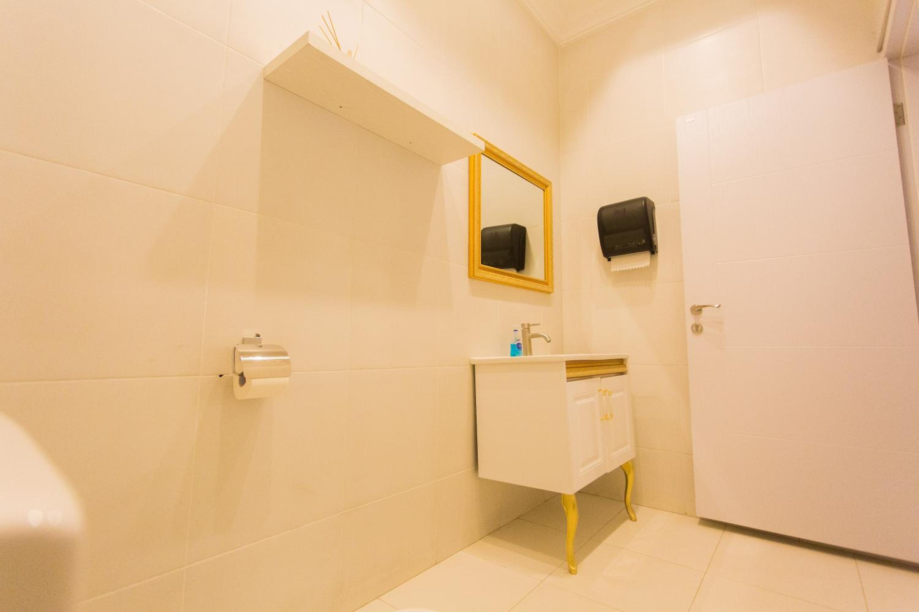 One-Bedroom Apartment - Photo 30