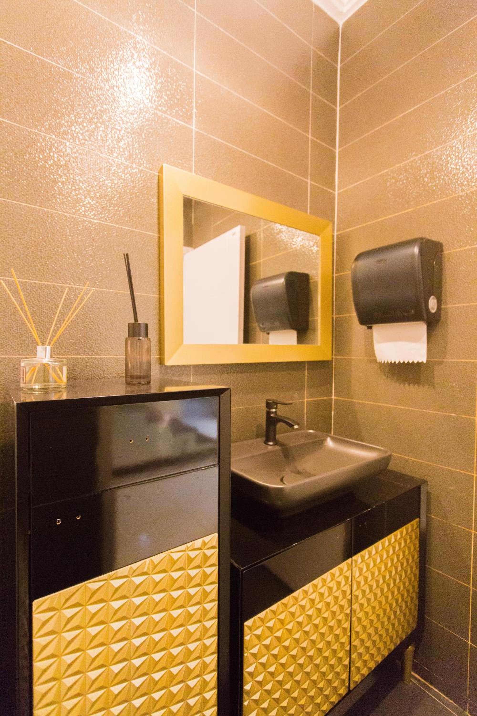 Three-Bedroom Apartment - Photo 68
