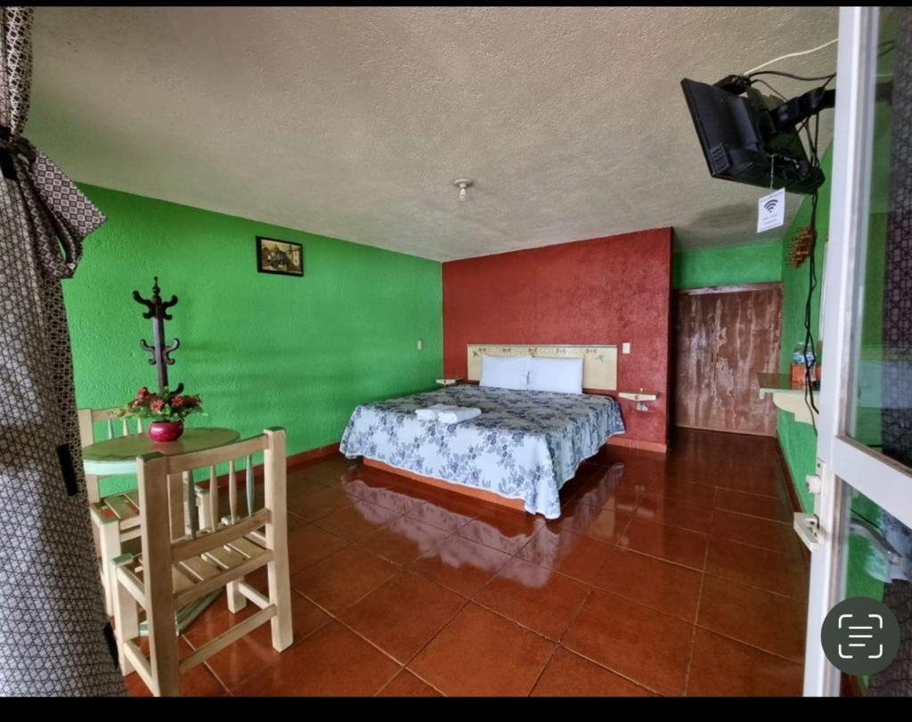 Standard King Room photo 2