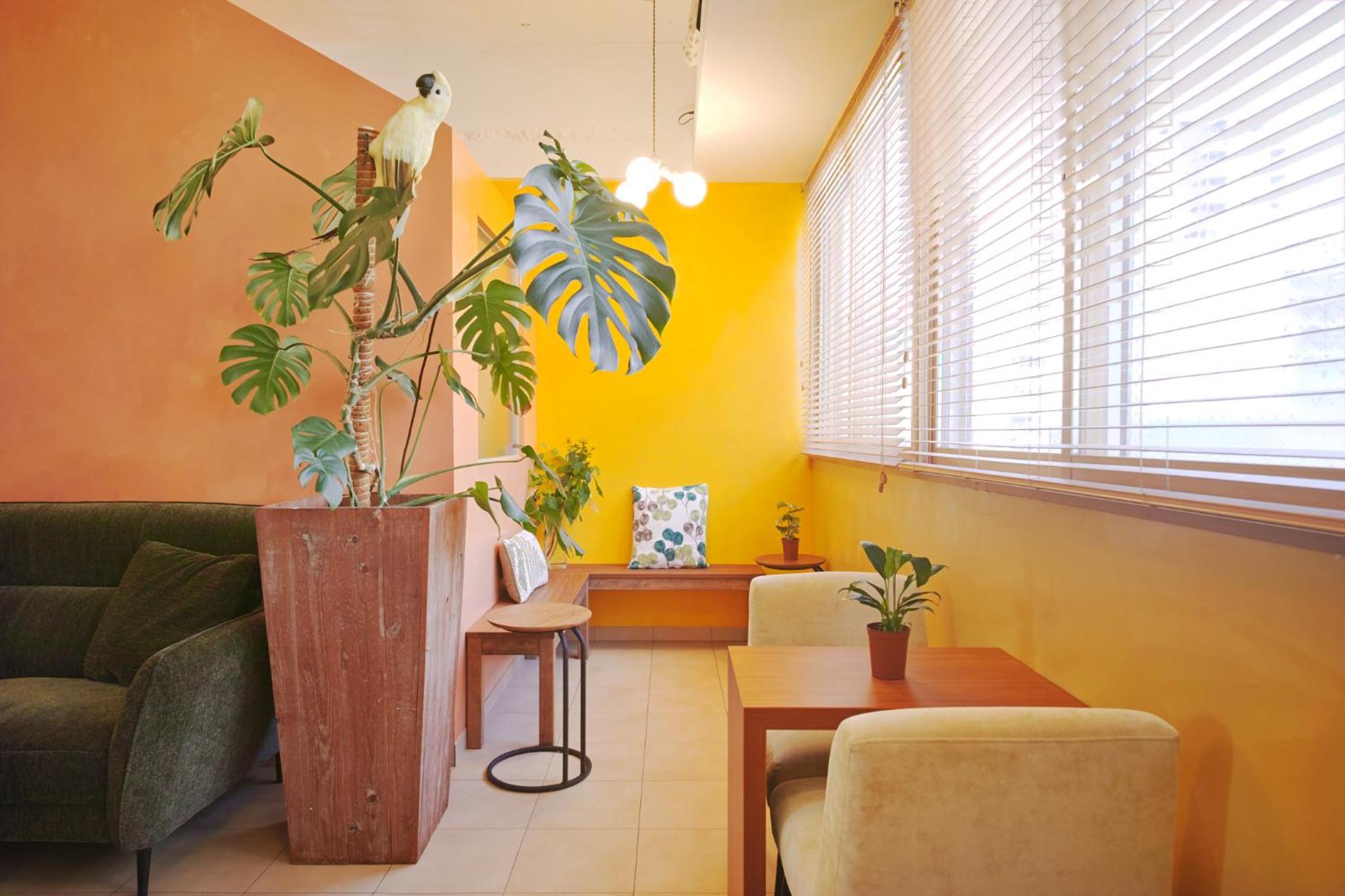 10-Bed Mixed Dormitory Room with Shared Bathroom - Non-Smoking photo 3