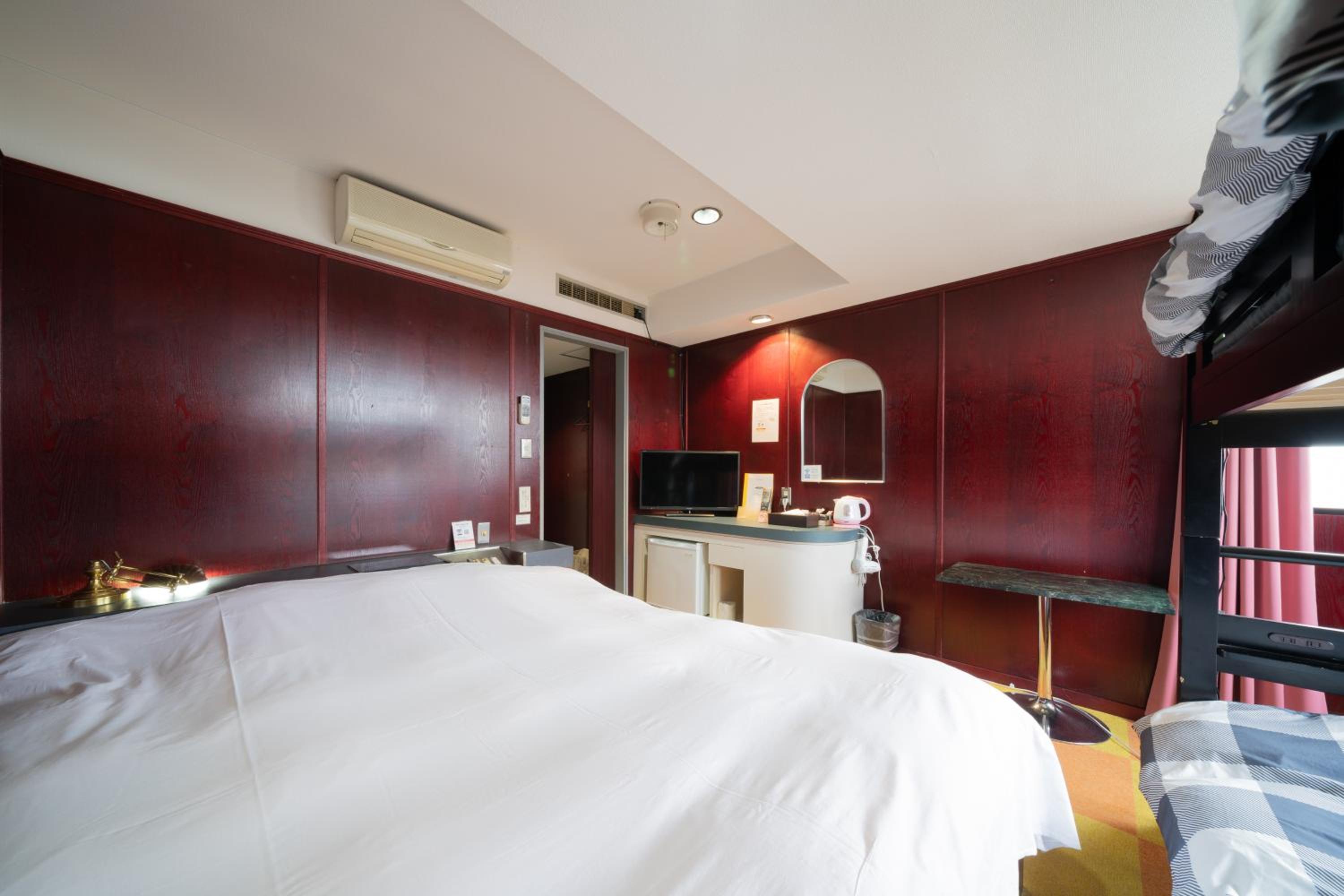 Deluxe Family Room - Non-Smoking  - Photo 13