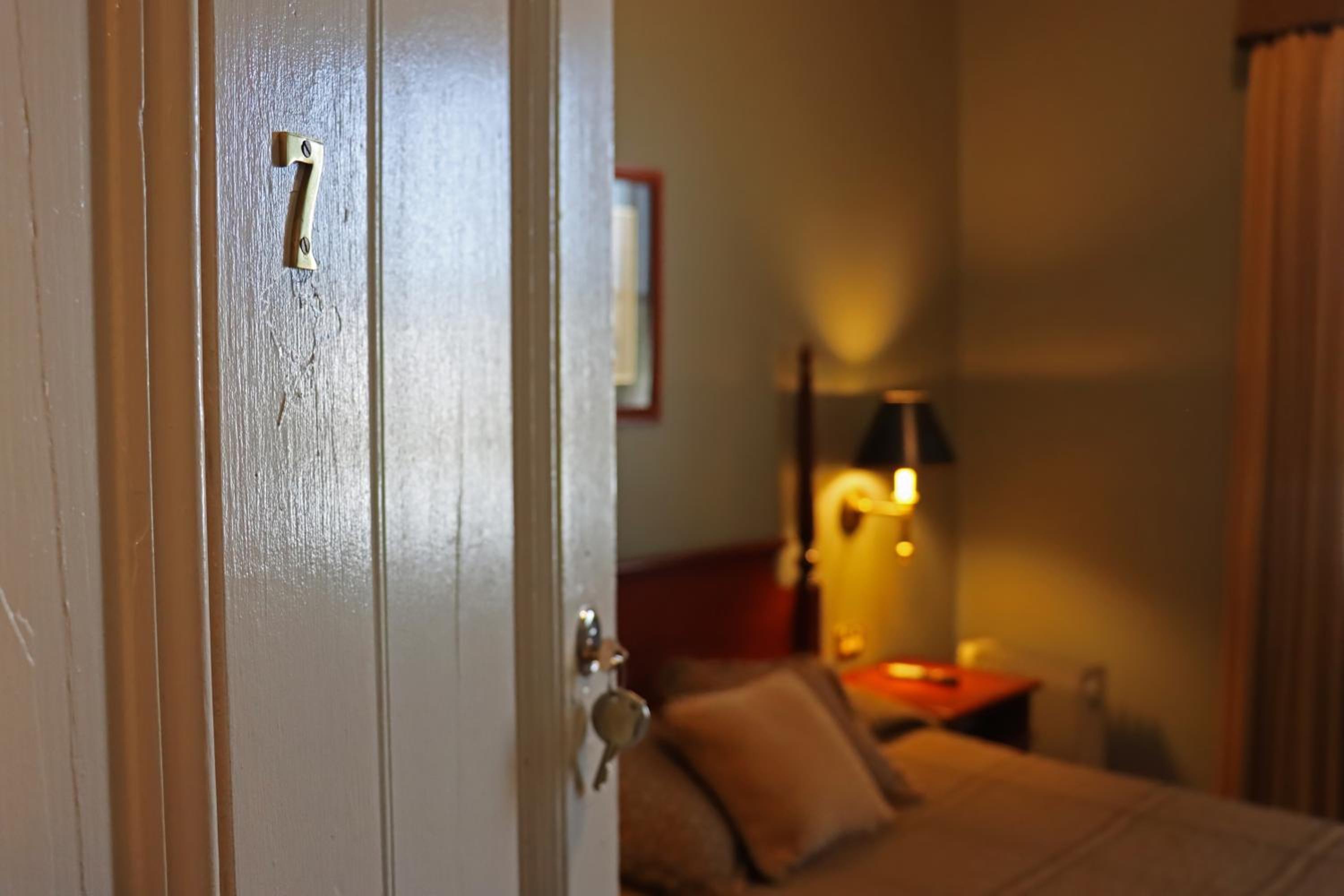 Queen Room photo 3