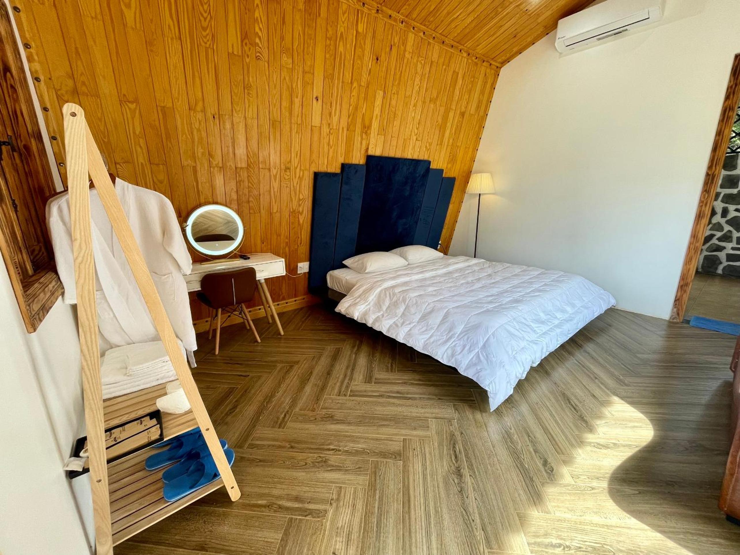 Queen Room With Pool View photo 1