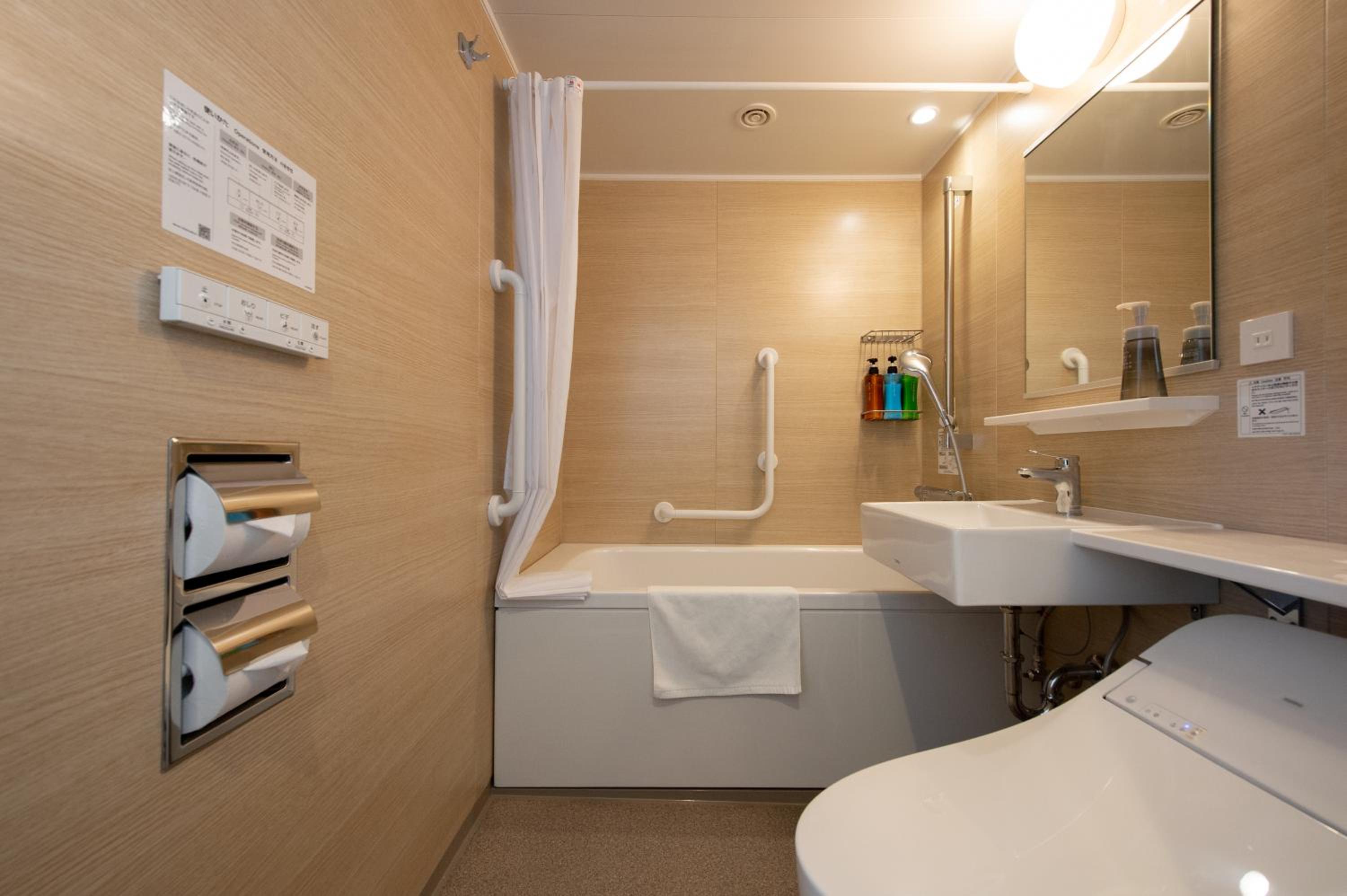 Premium Single Room - Non-Smoking photo 2