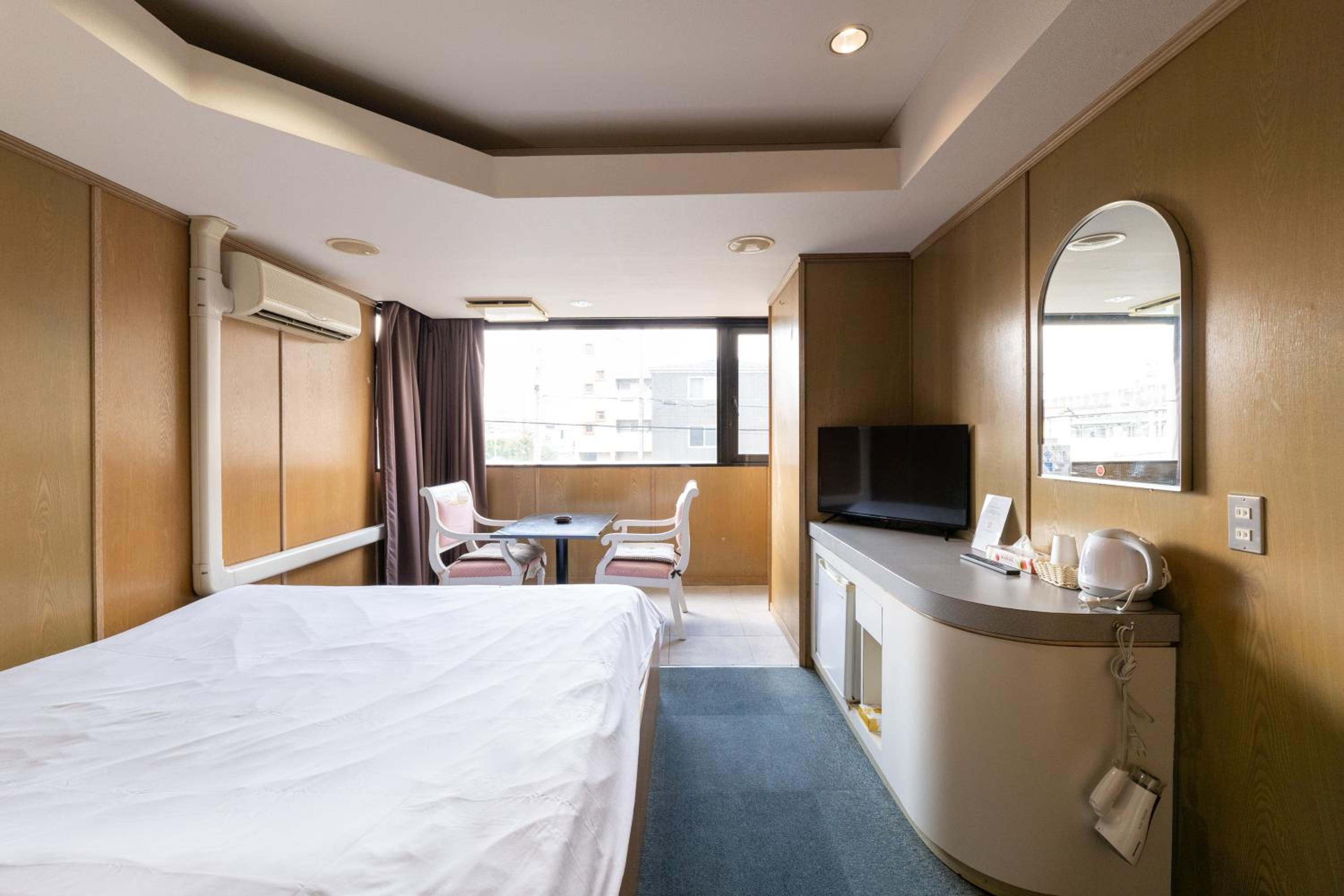 Deluxe Double Room with Bath - Smoking - Photo 10