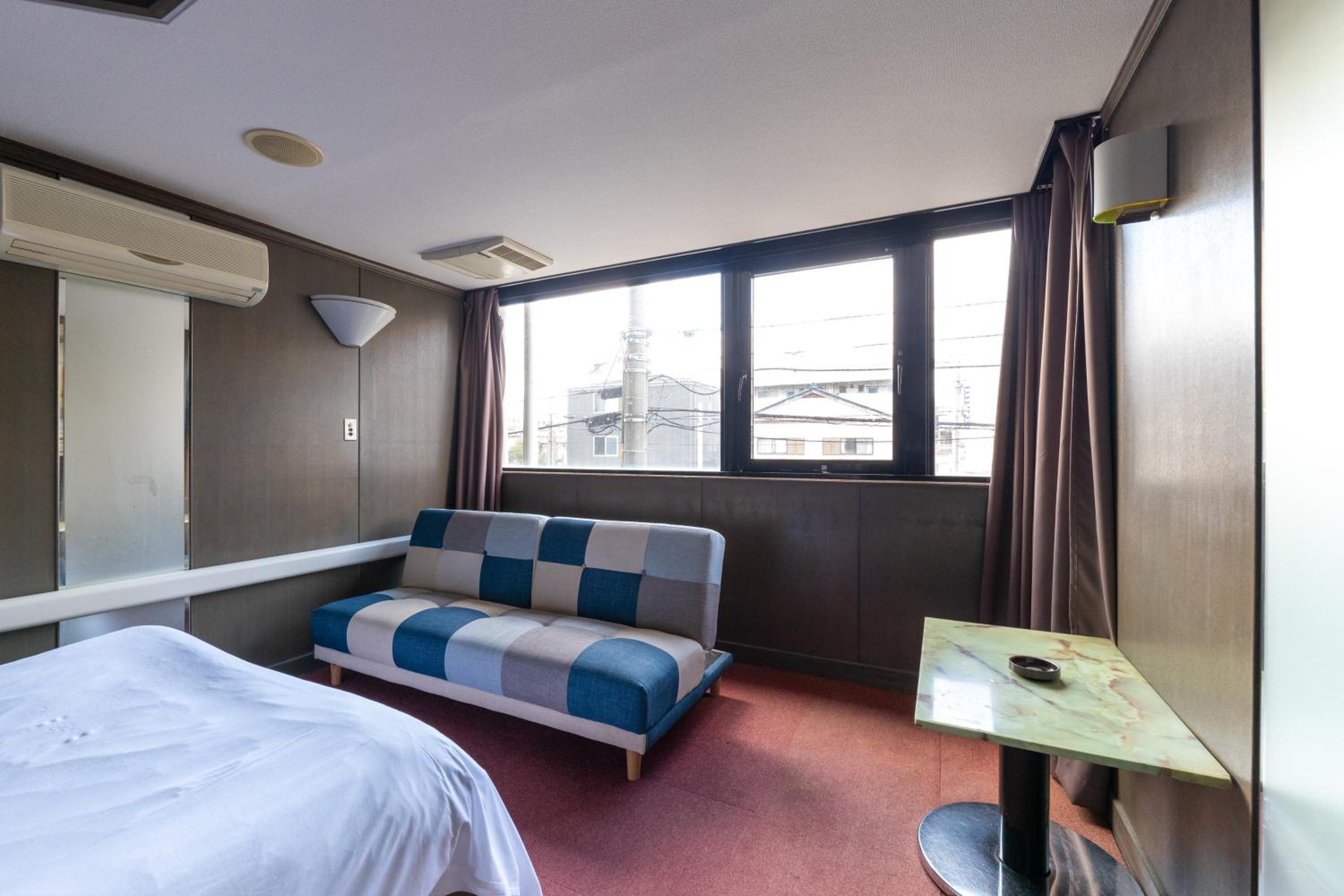 Deluxe Double Room with Bath - Non-Smoking - Photo 12