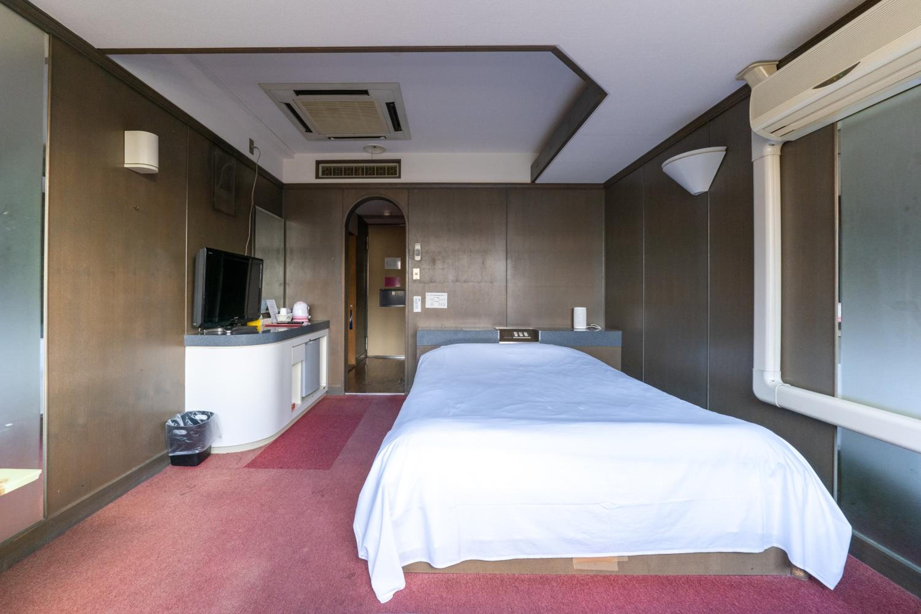 Deluxe Double Room with Shower - smoking - Photo 11