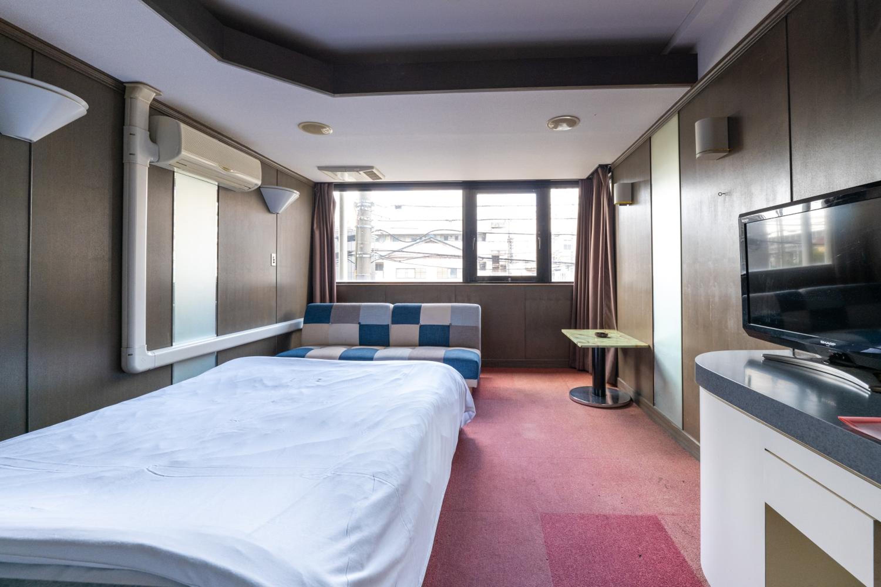 Deluxe Double Room with Bath - Non-Smoking - Photo 1