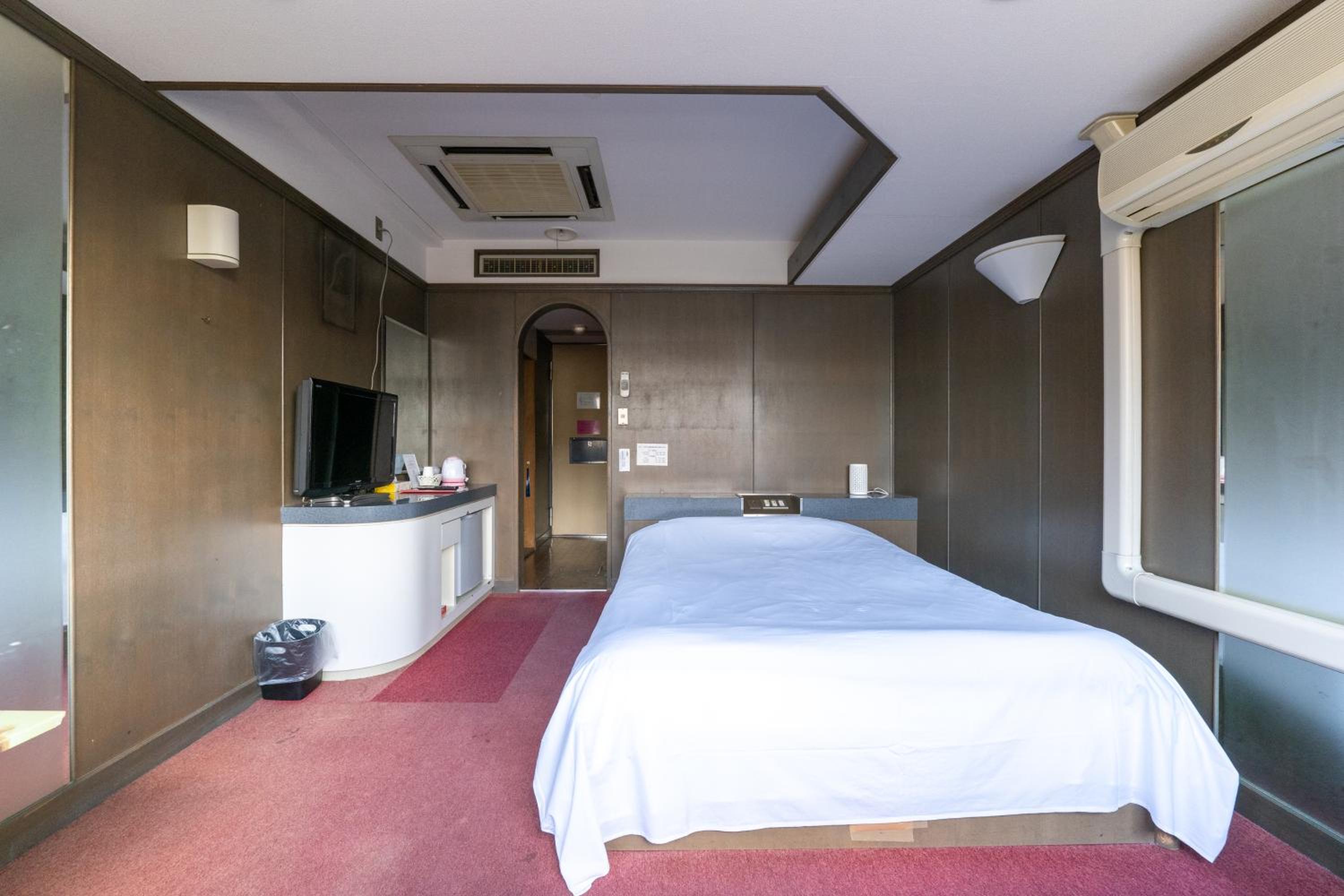 Deluxe Double Room with Bath - Non-Smoking - Photo 11