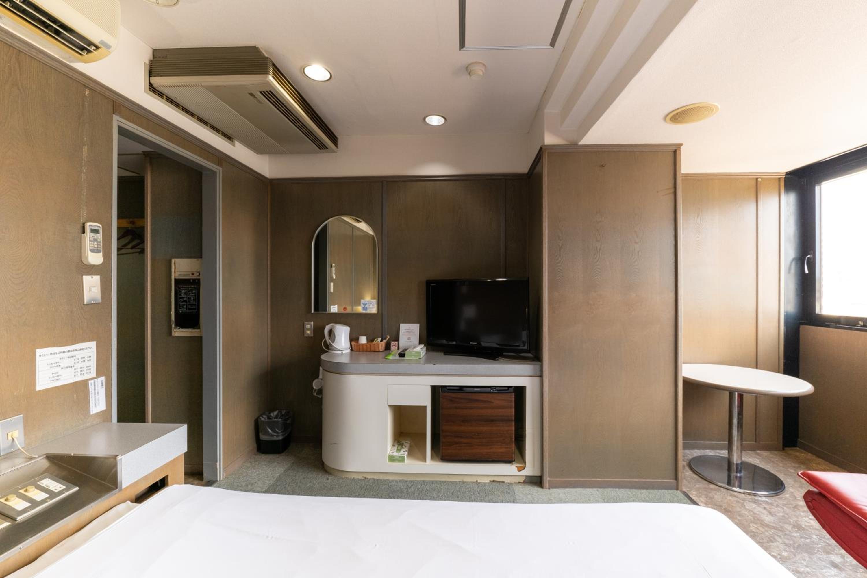 Deluxe Double Room with Shower - Non-Smoking - Photo 11