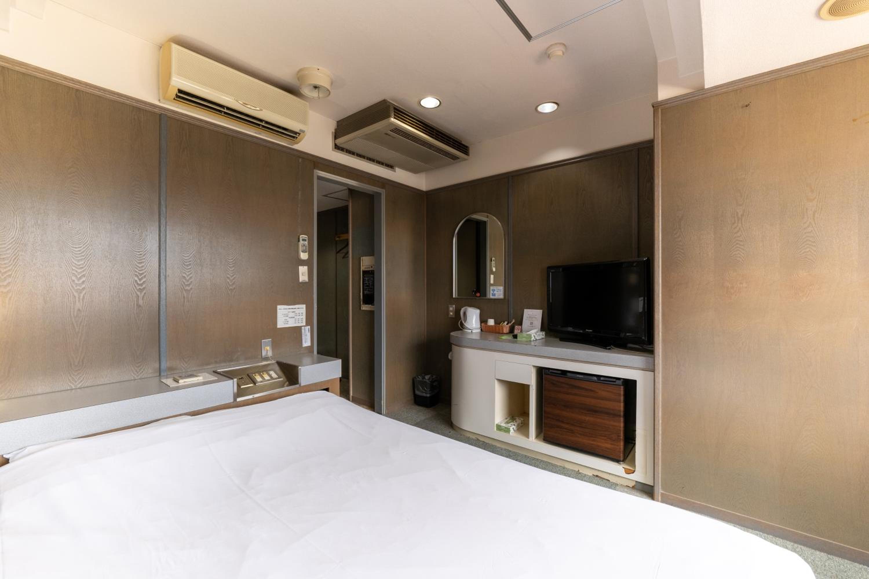 Deluxe Double Room with Shower - Non-Smoking - Photo 10