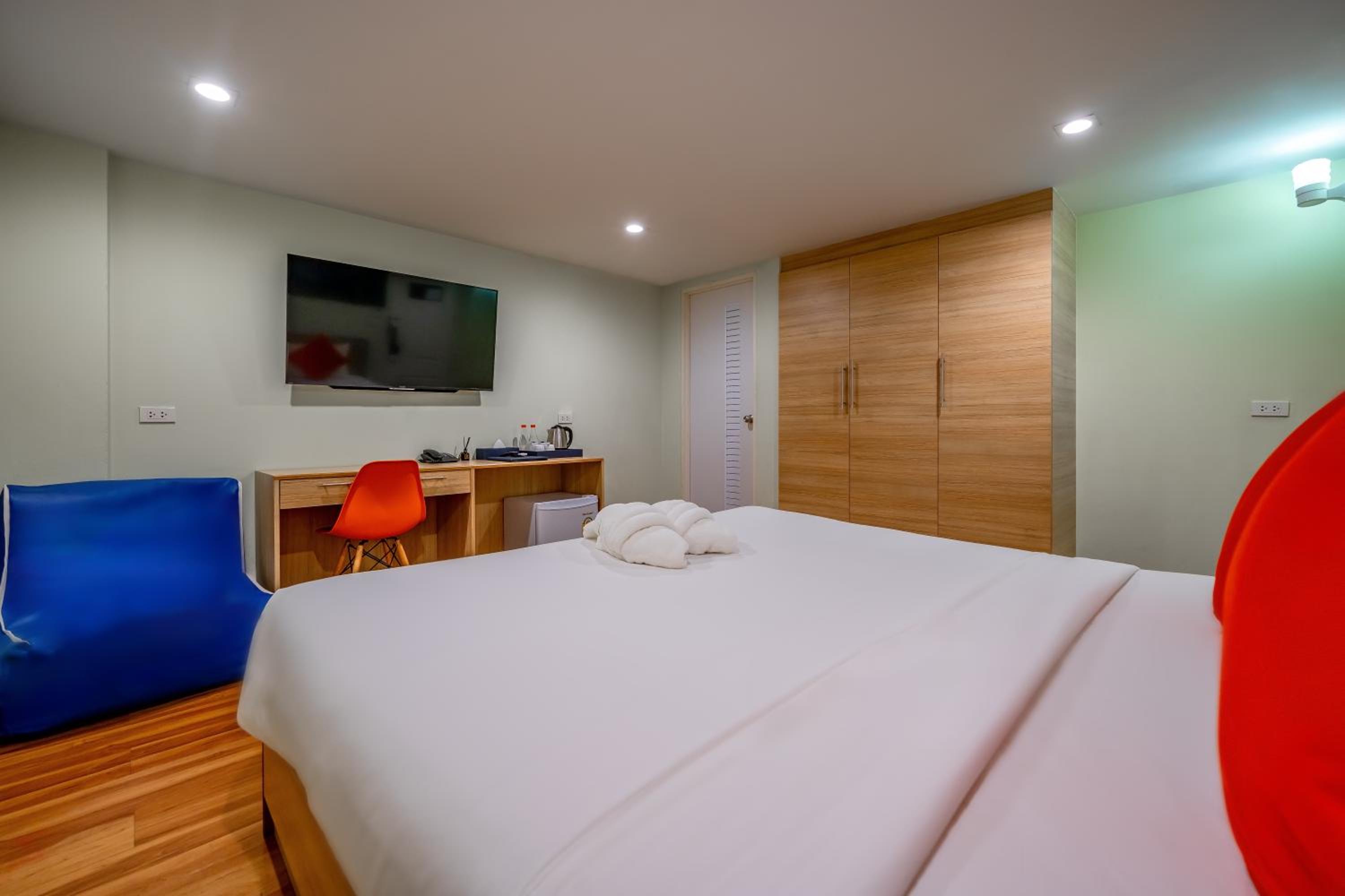 Standard Double Room - no window photo 3