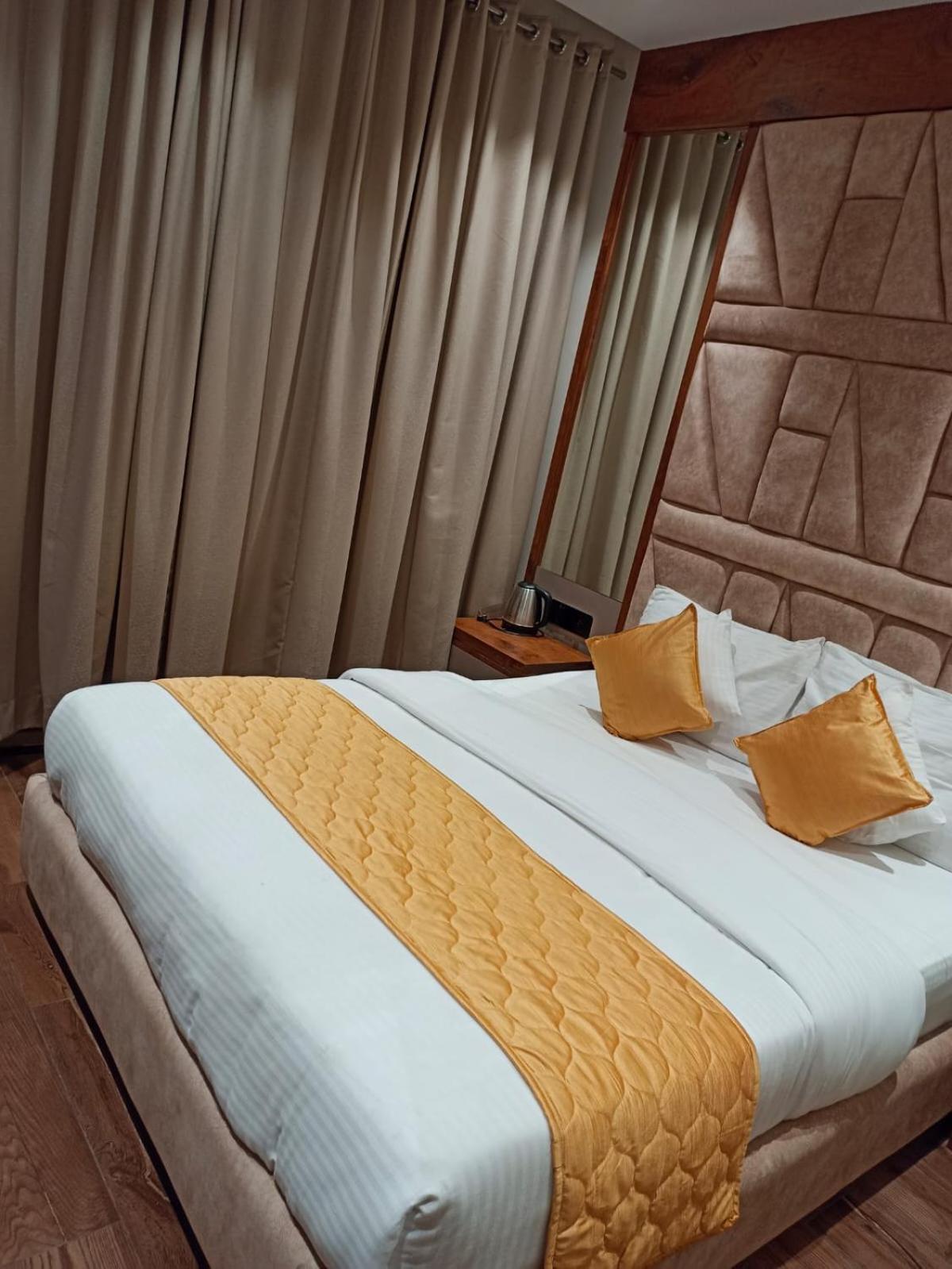 Standard Queen Room