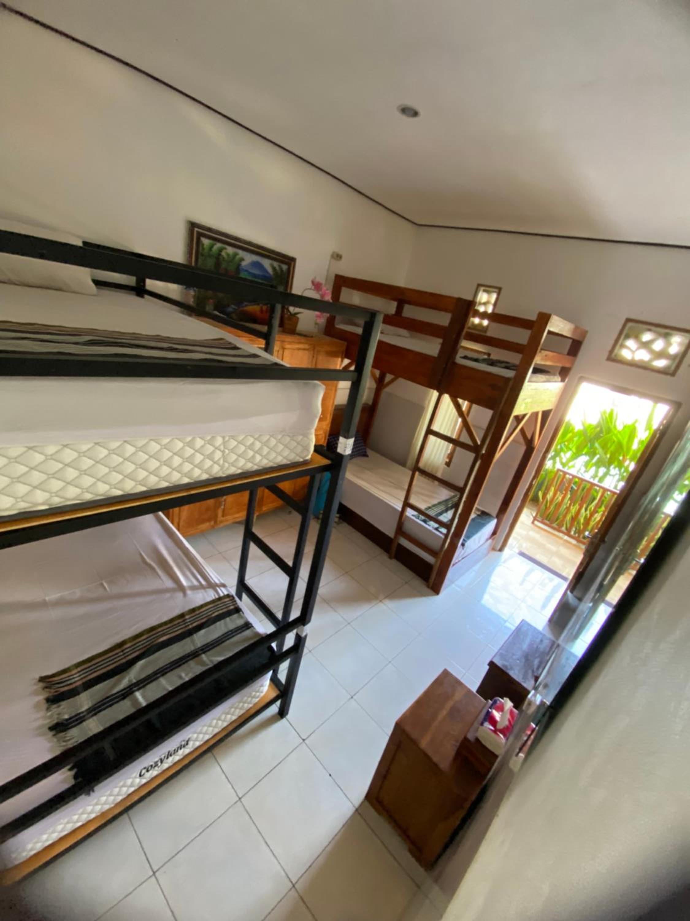 Bunk Bed in Mixed Dormitory Room