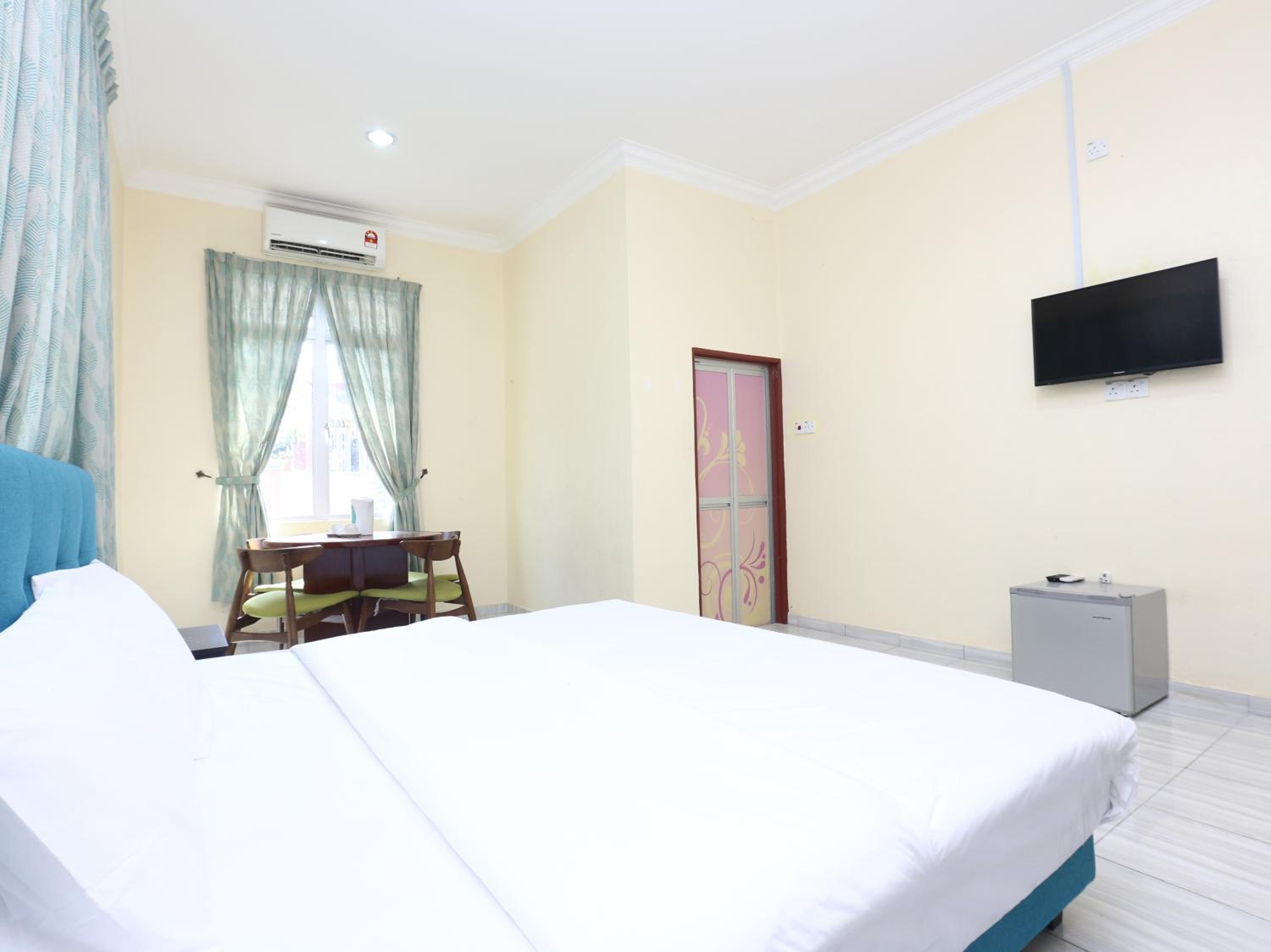 Deluxe King Room - Photo 2