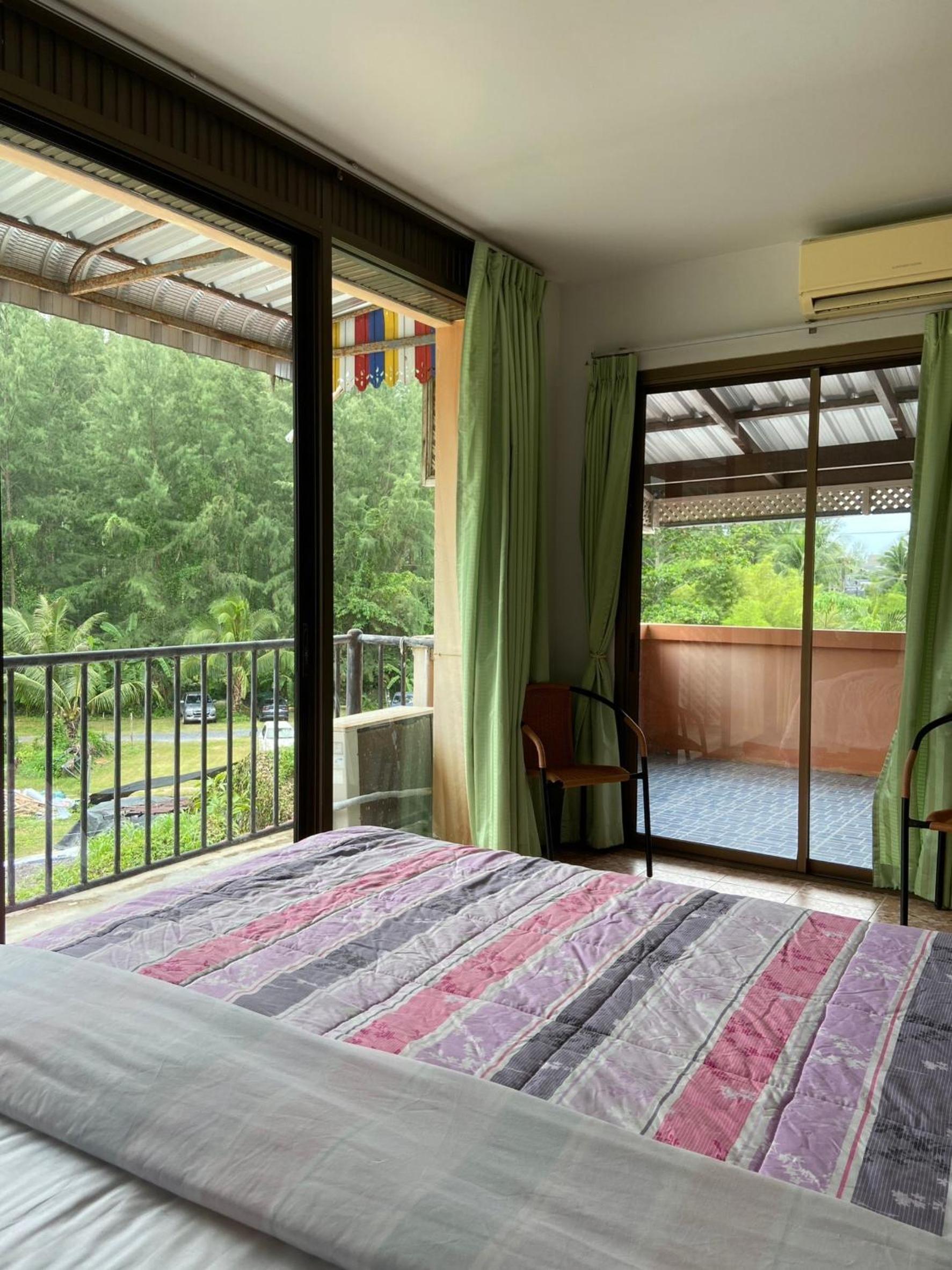 Queen Room with Balcony - Photo 9