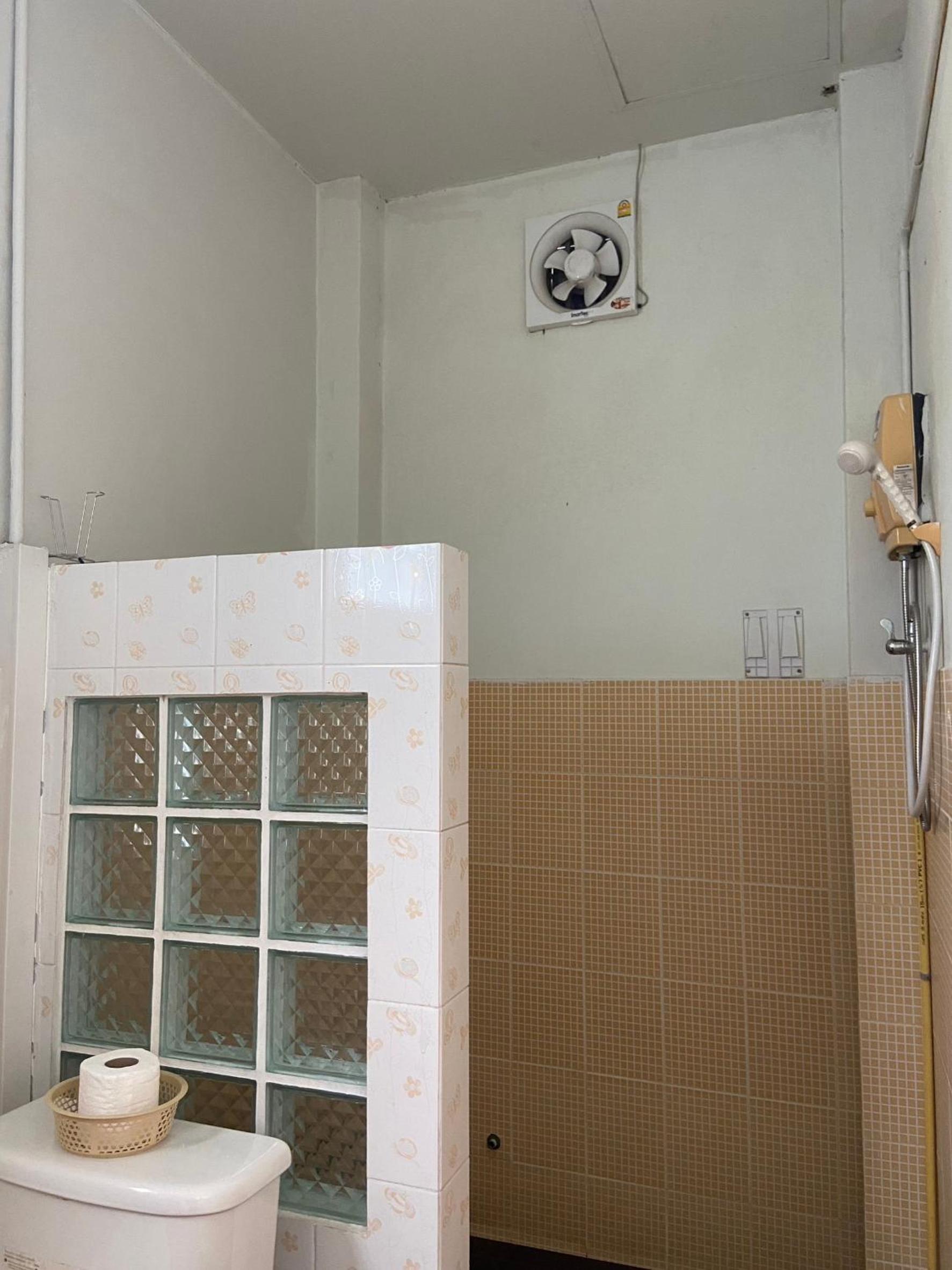 Queen Room with Balcony - Photo 4