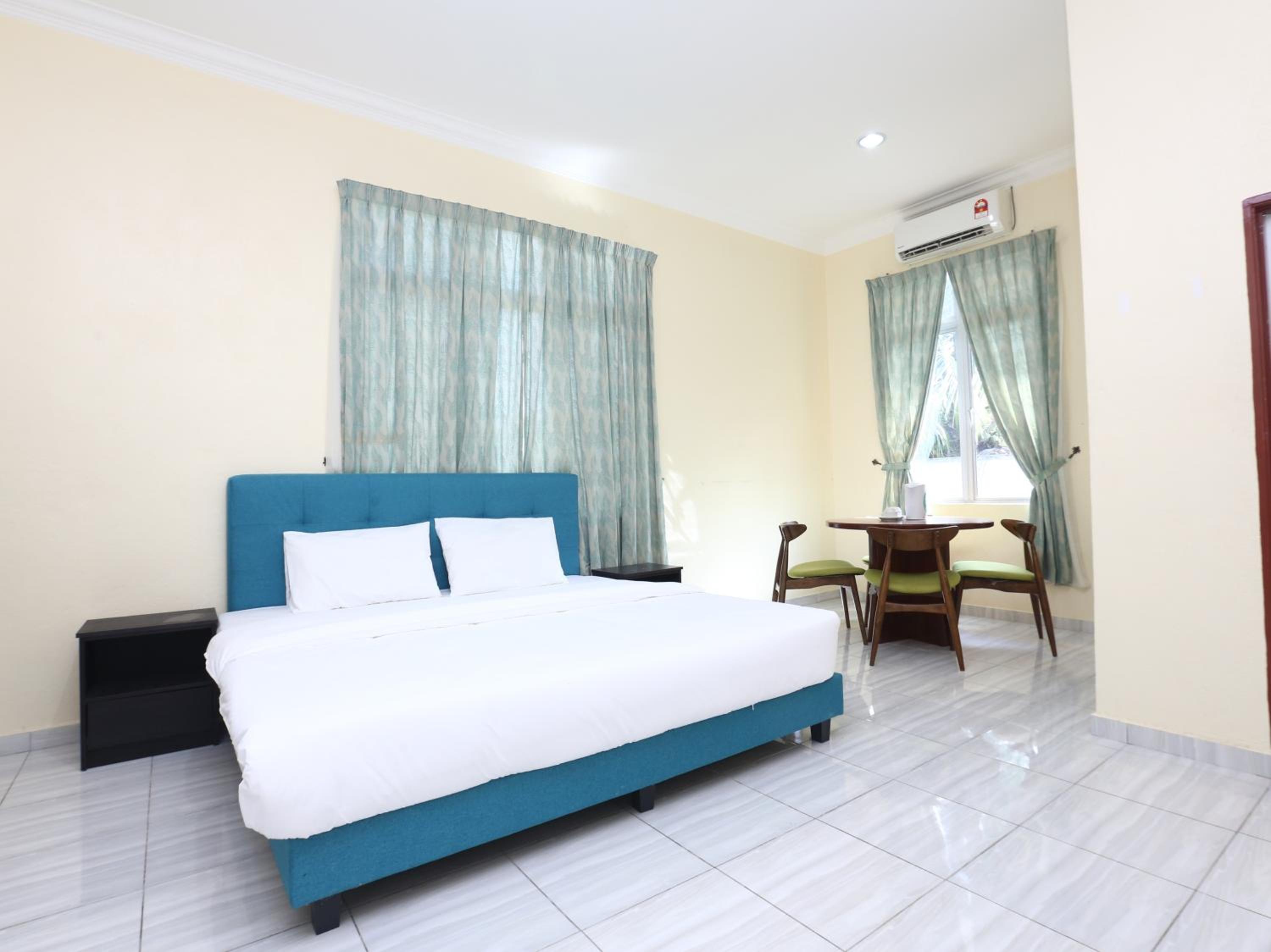 Deluxe King Room - Photo 3