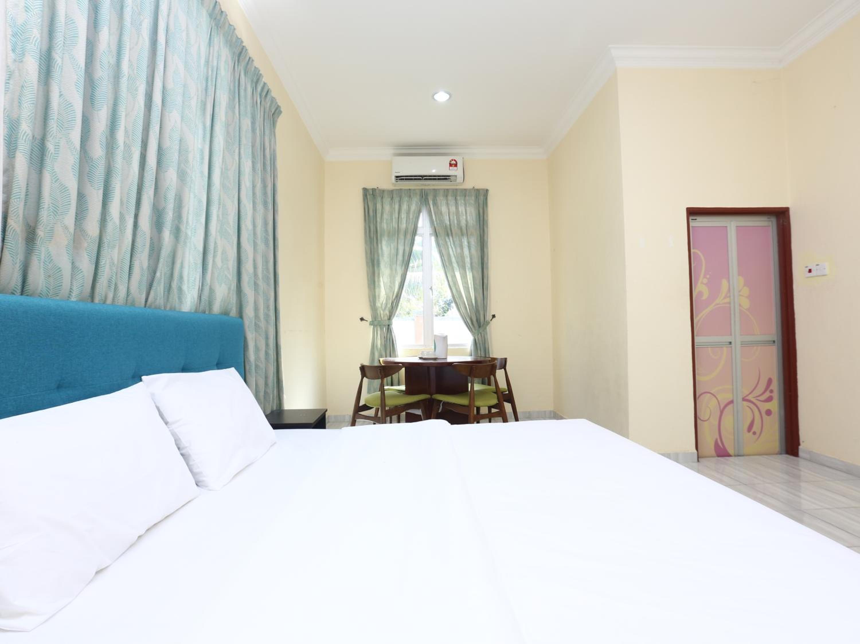 Deluxe King Room - Photo 4