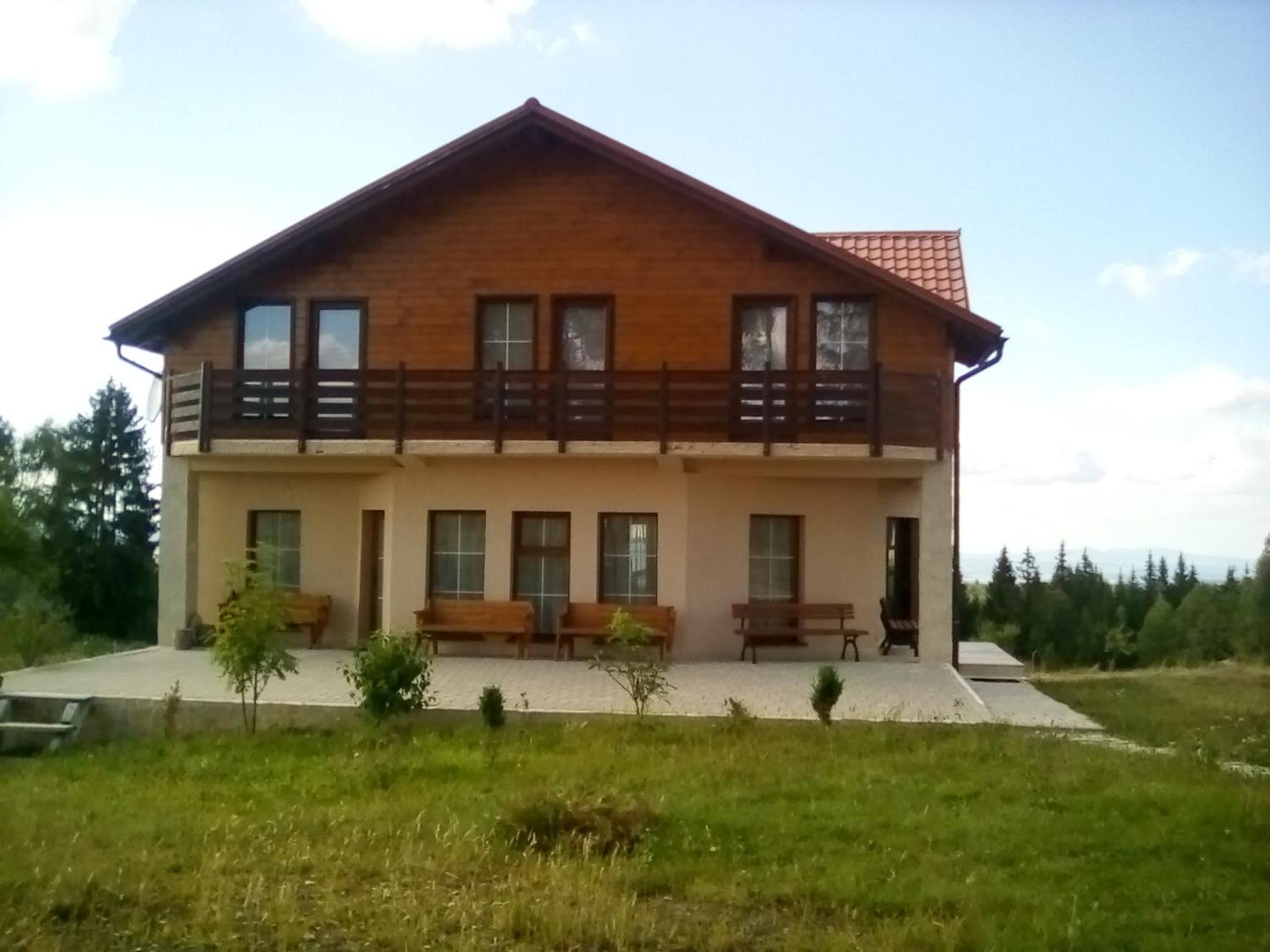 Six-Bedroom House photo 2