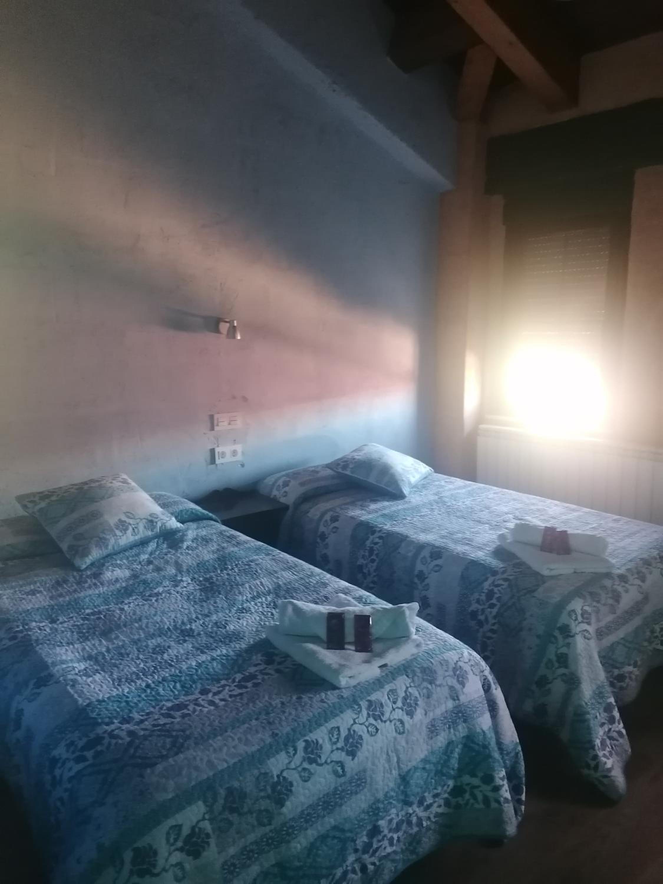 Economy Twin Room photo 3