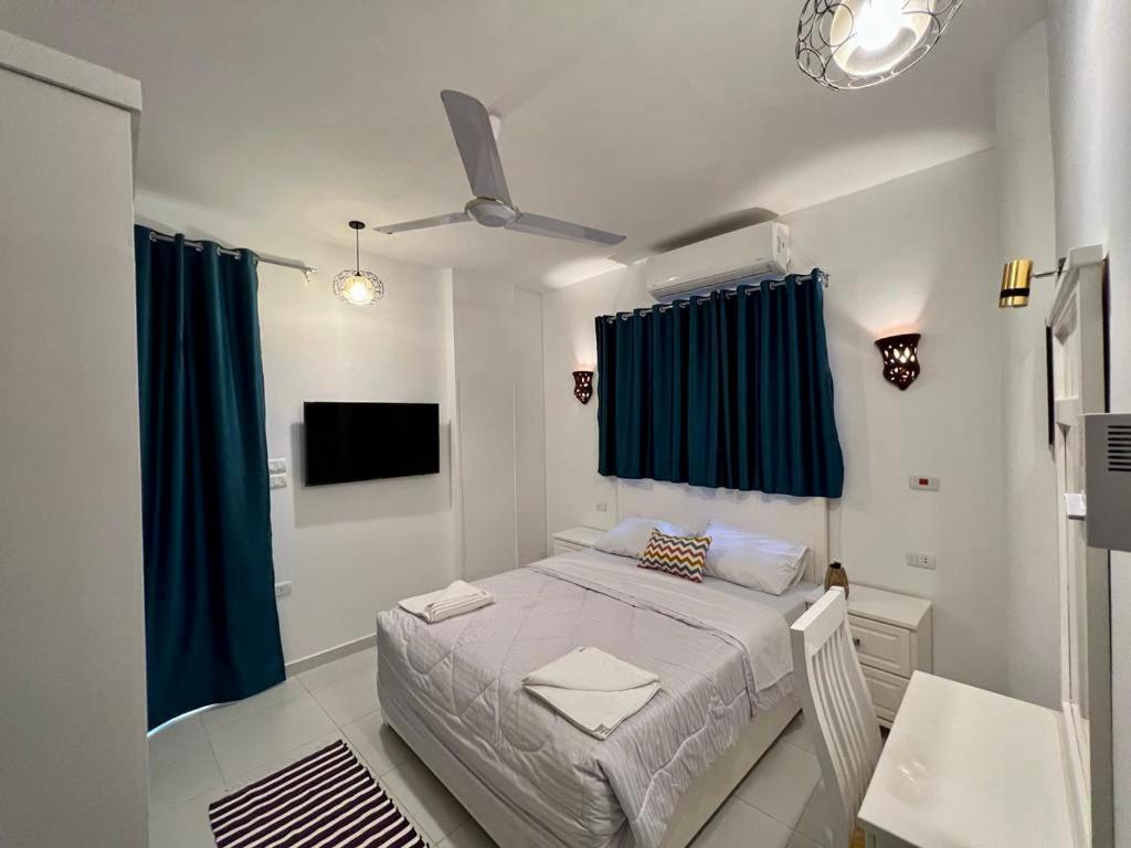 Queen Room with Balcony - Photo 1