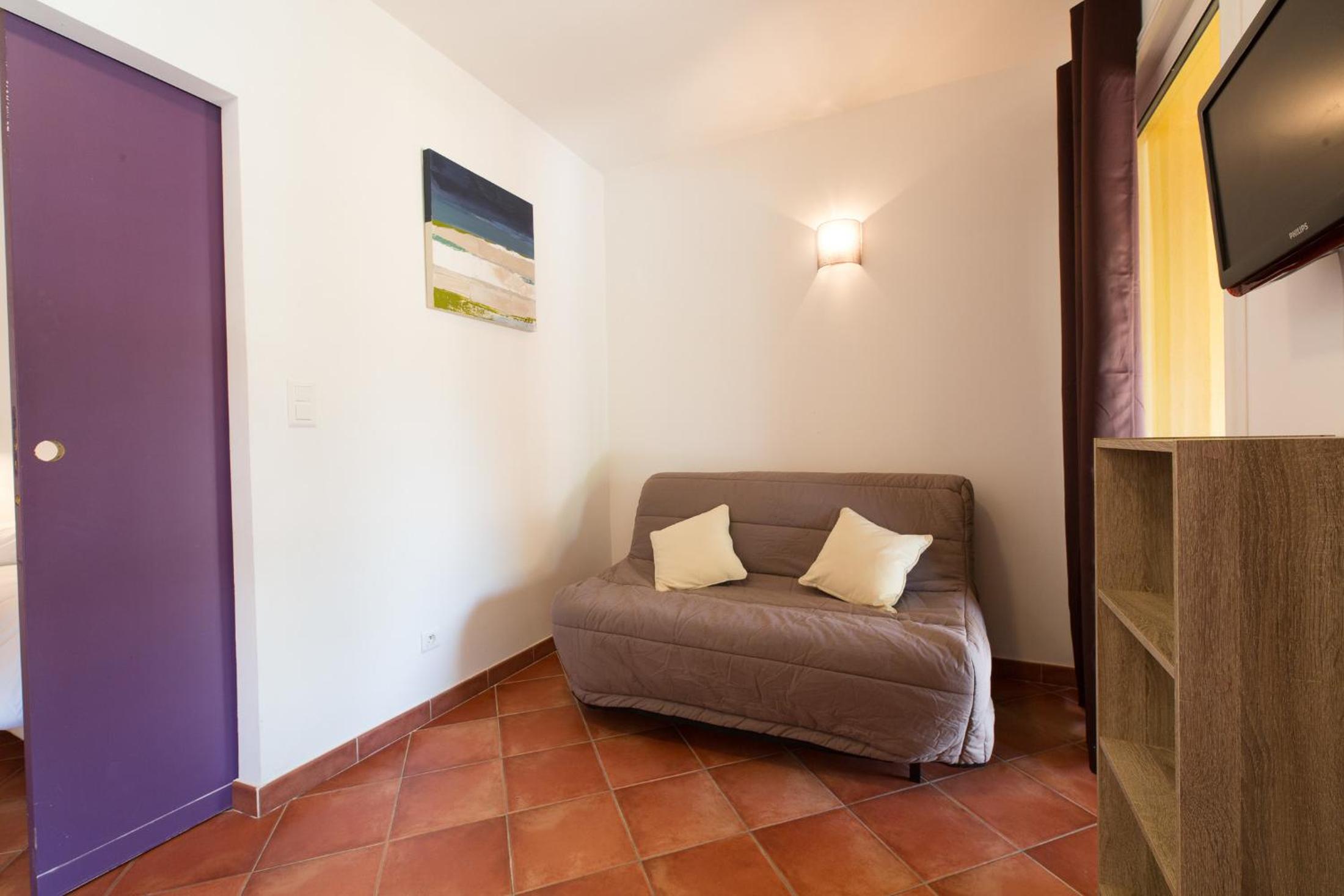 One-Bedroom Apartment (1-4 Adults)
