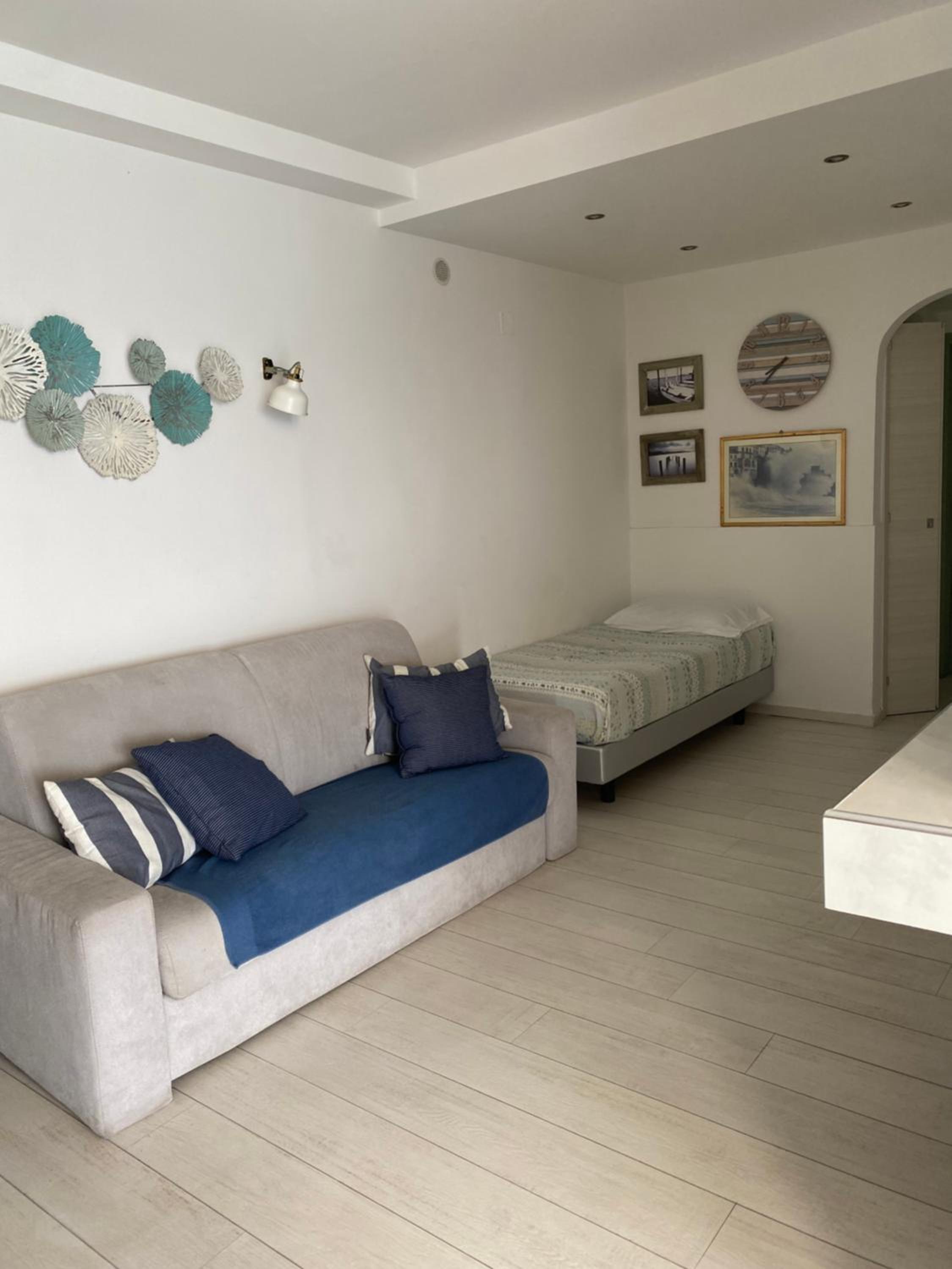 One-Bedroom House photo 2