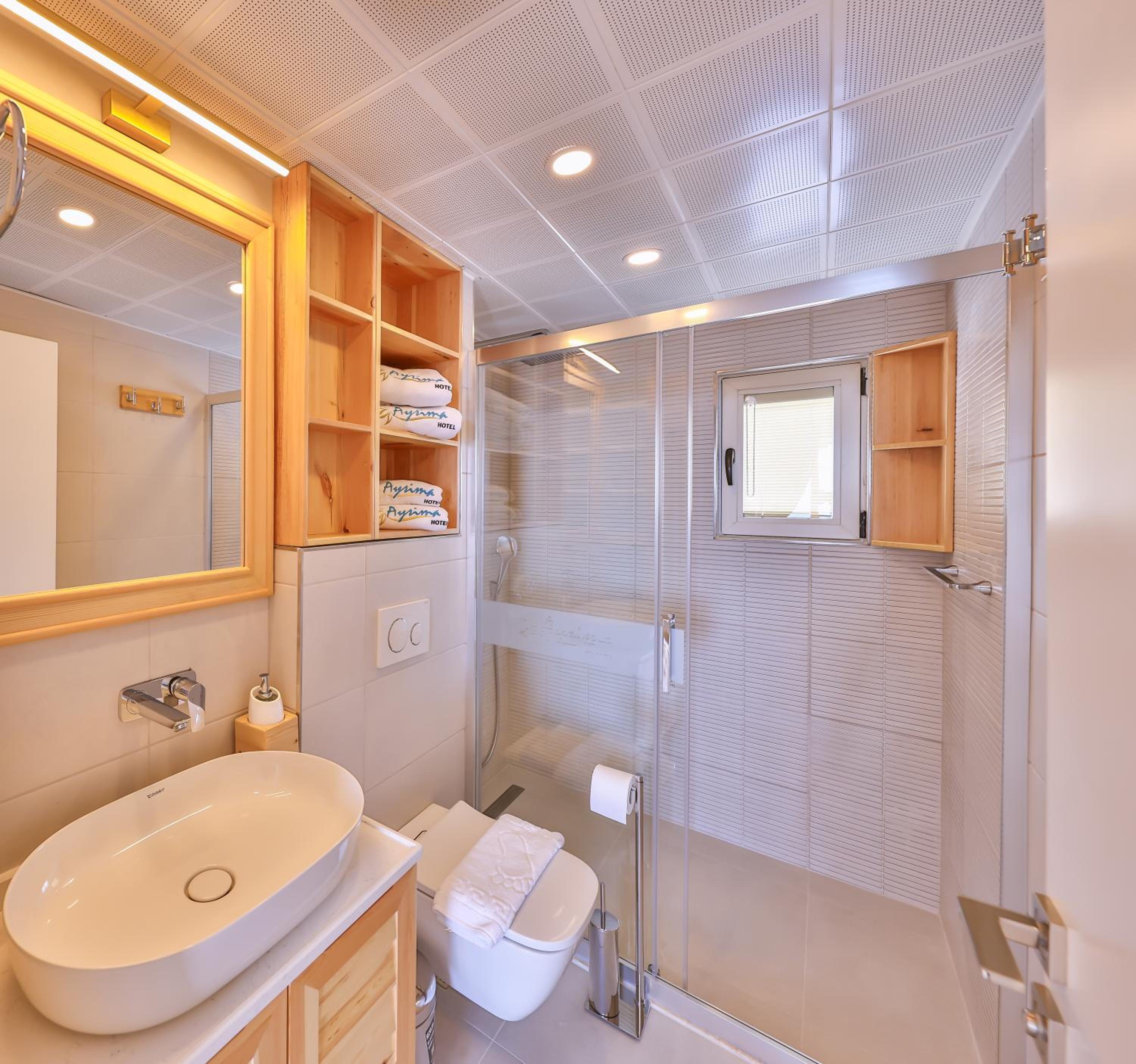 Deluxe Suite with Sea View photo 2