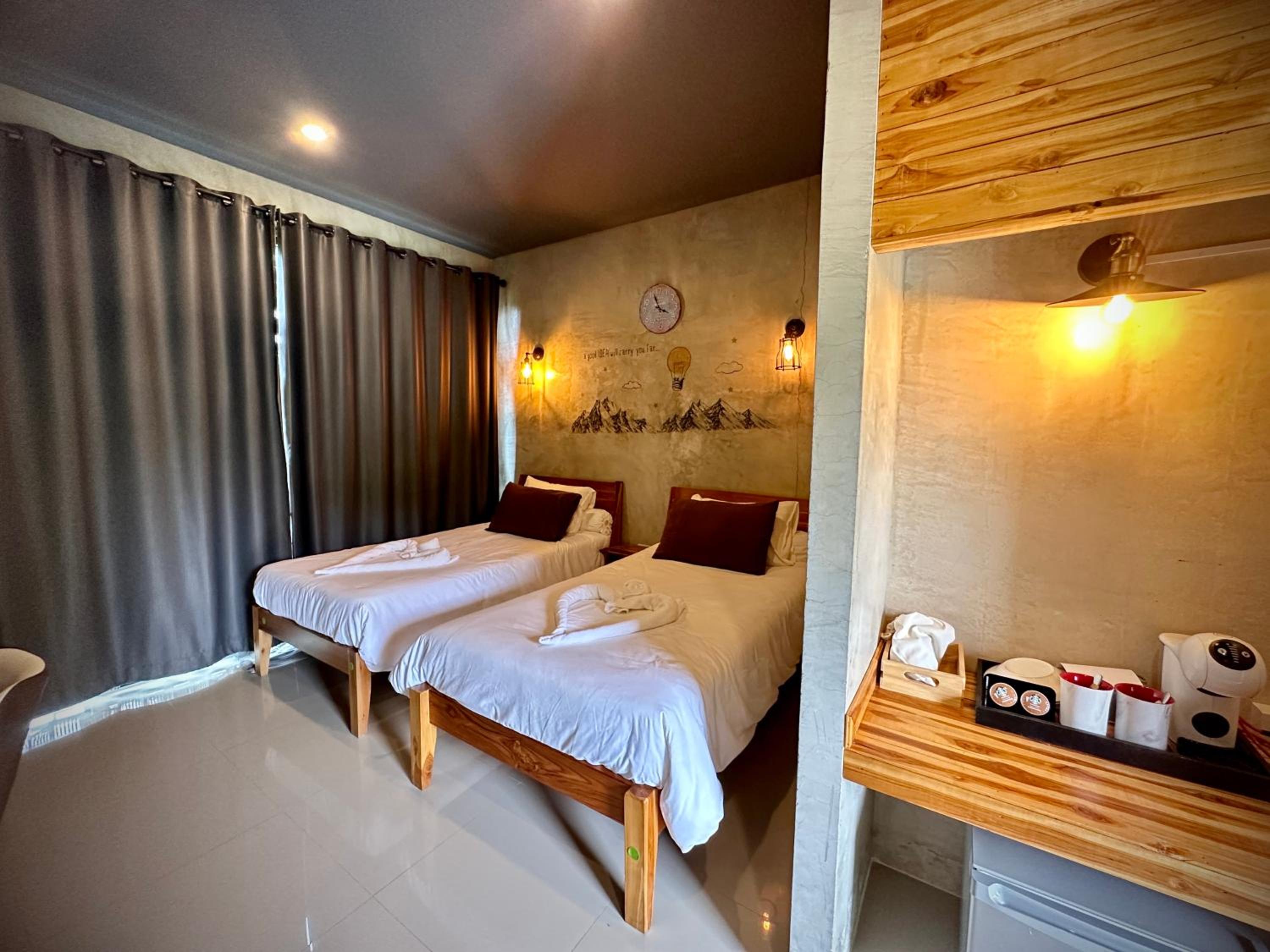 Standard Twin Room with Mountain View - Photo 11