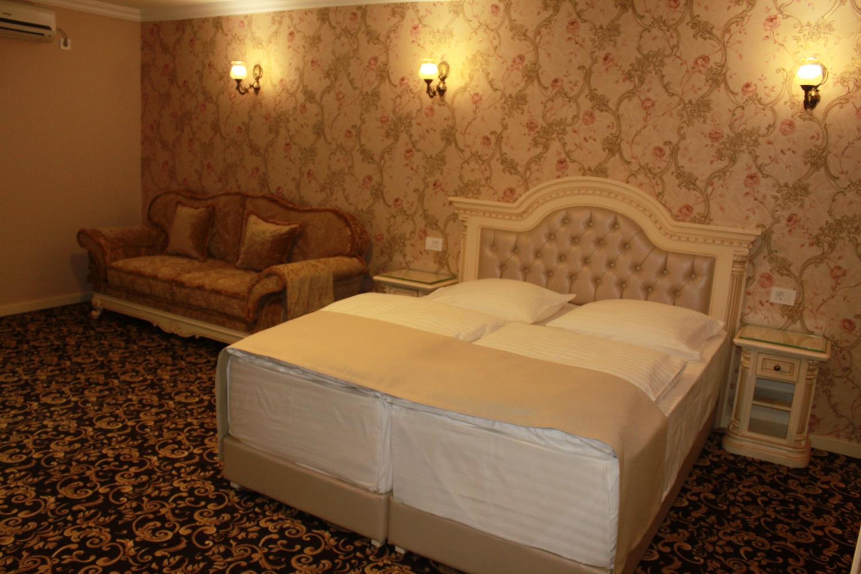 Deluxe Suite - Photo 1