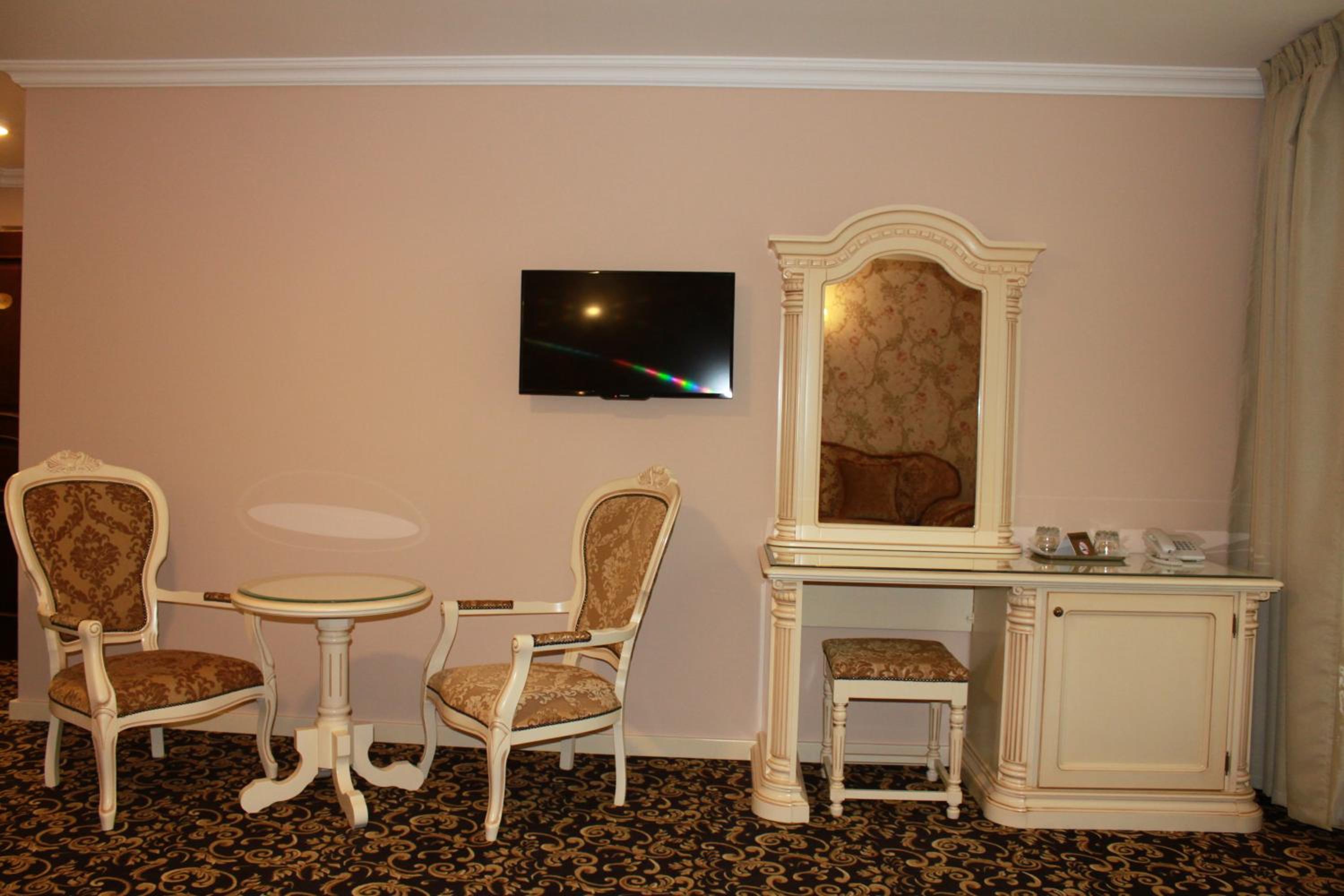 Deluxe Suite - Photo 5