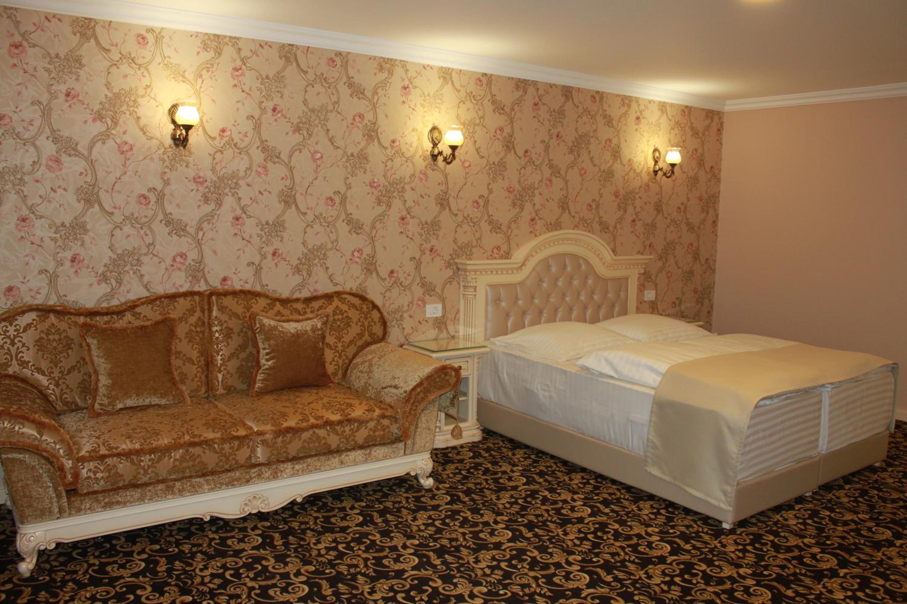 Deluxe Suite - Photo 2
