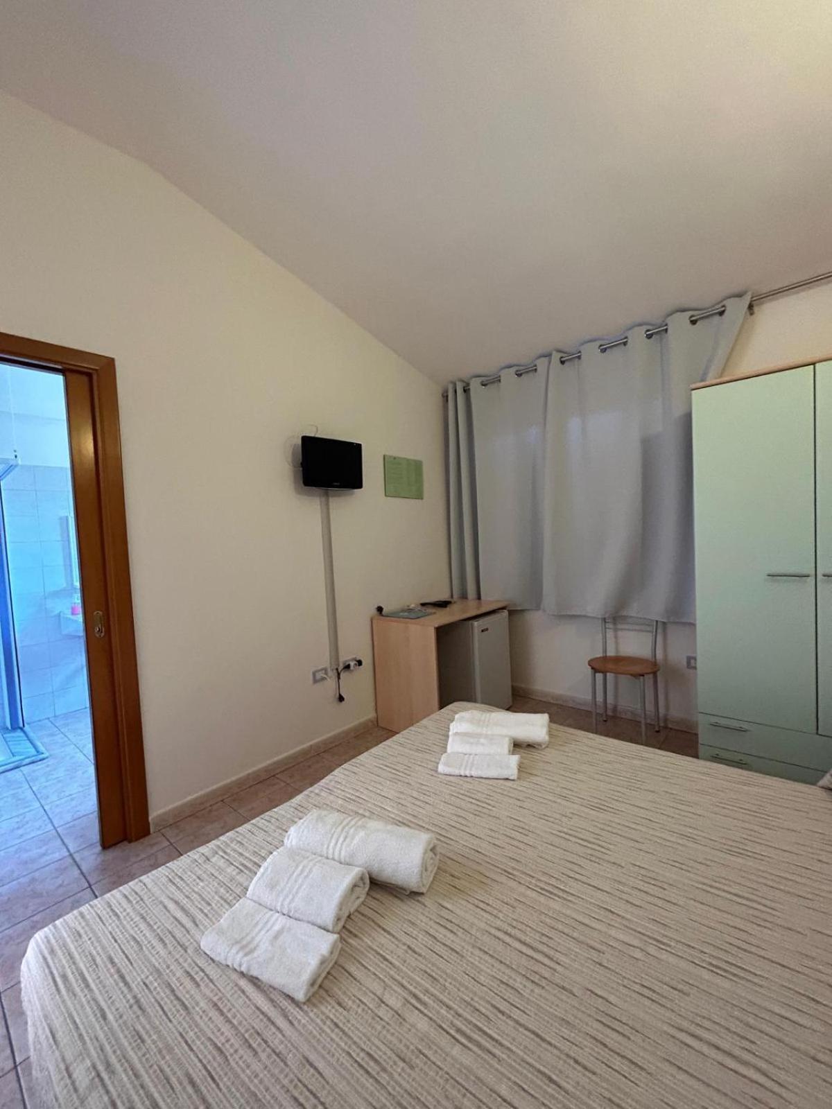 Double or Twin Room - Disability Access - Photo 8