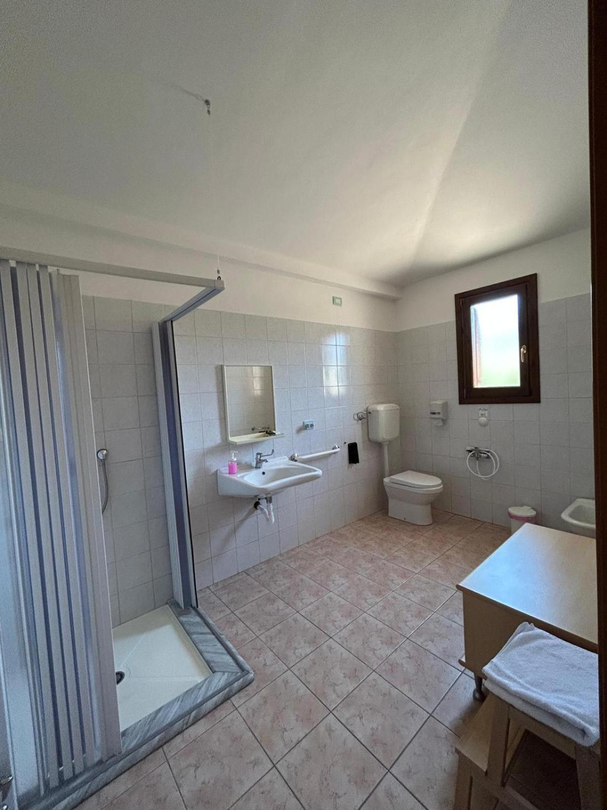 Double or Twin Room - Disability Access - Photo 7