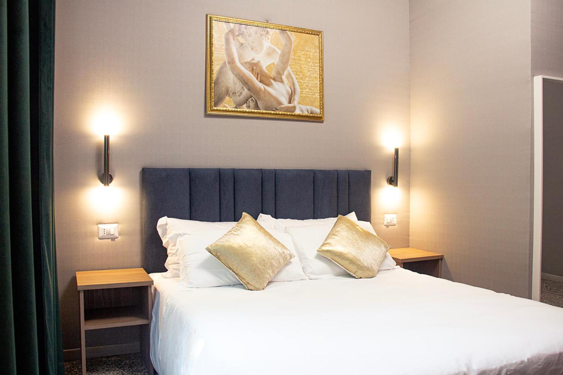 Double Room with Private Bathroom photo 1