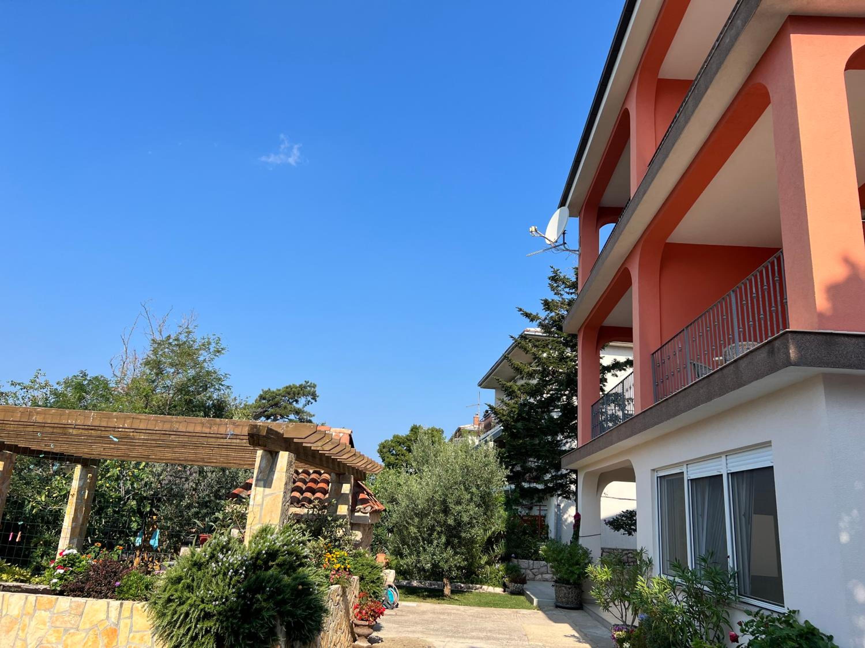 Apartment with Sea View - Photo 5
