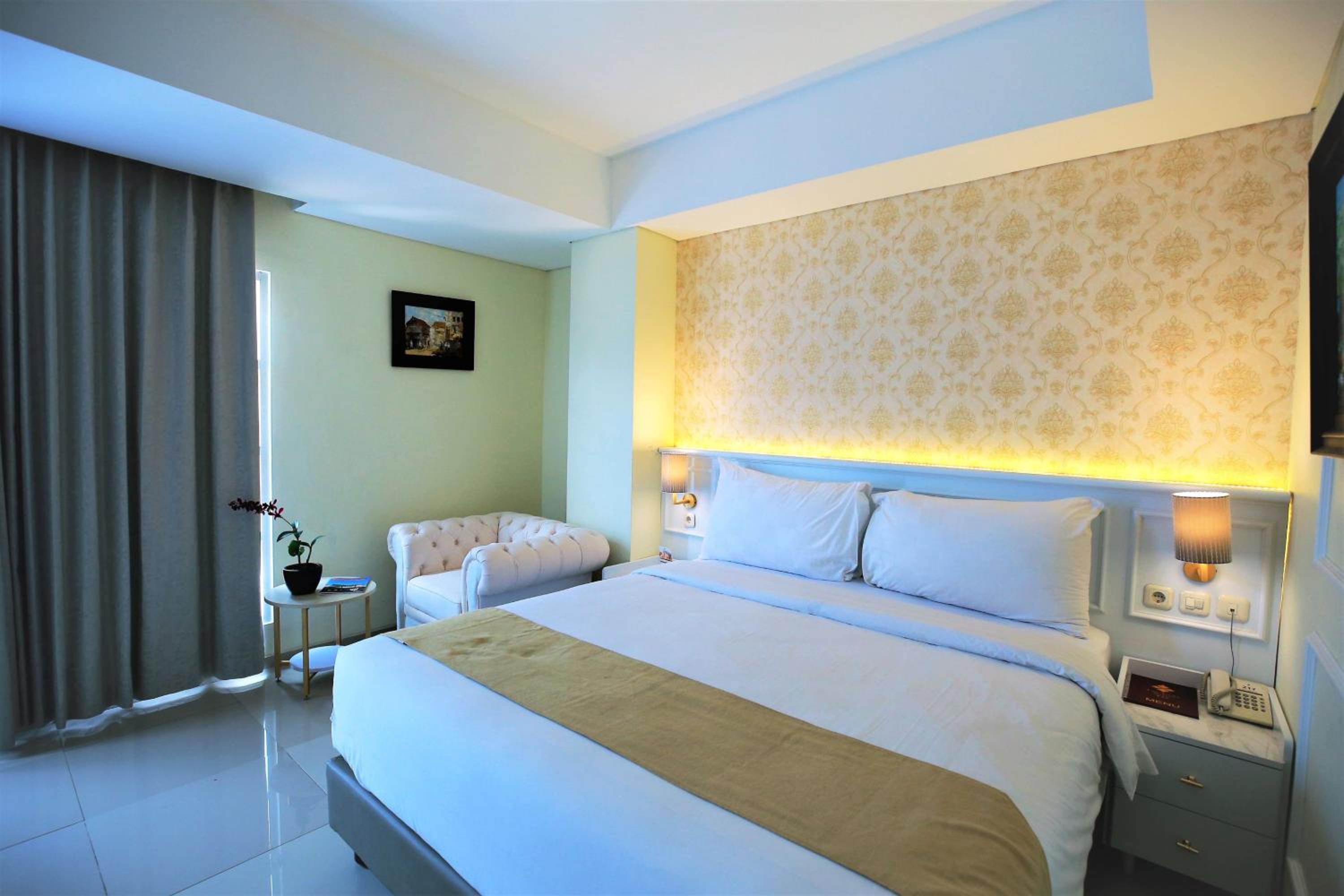 Deluxe Room - Photo 10