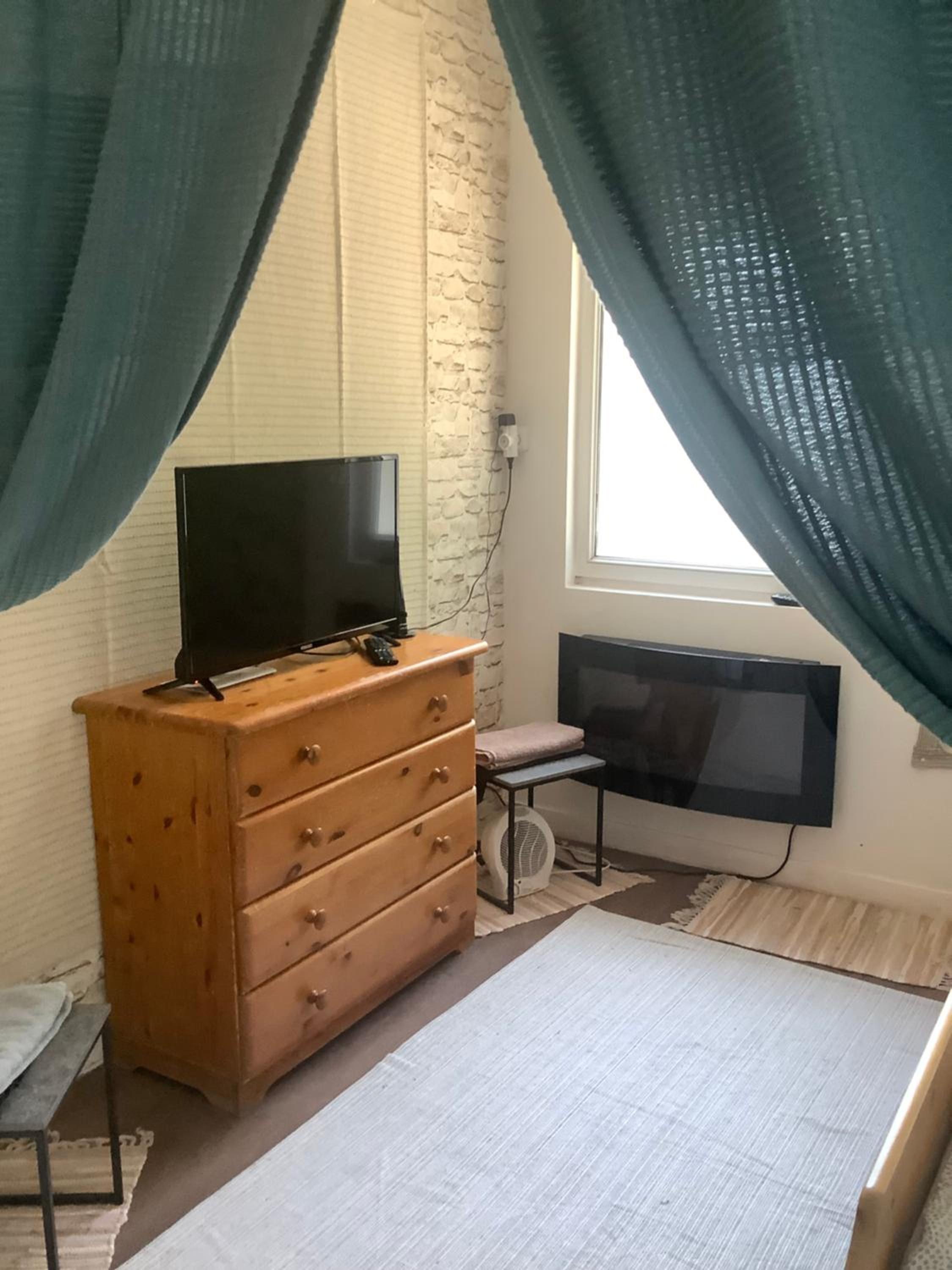 One-Bedroom Apartment - Photo 11