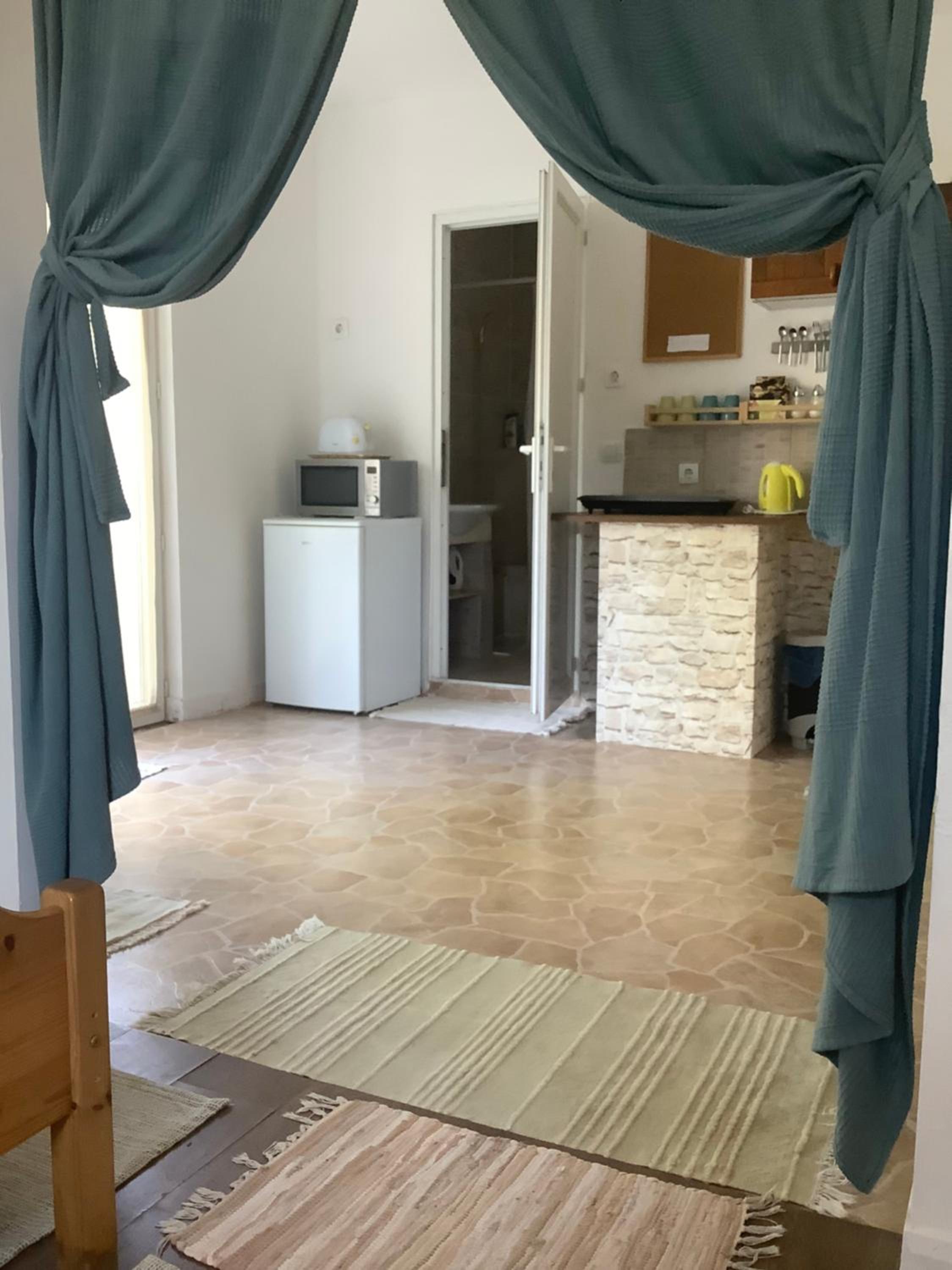 One-Bedroom Apartment - Photo 15