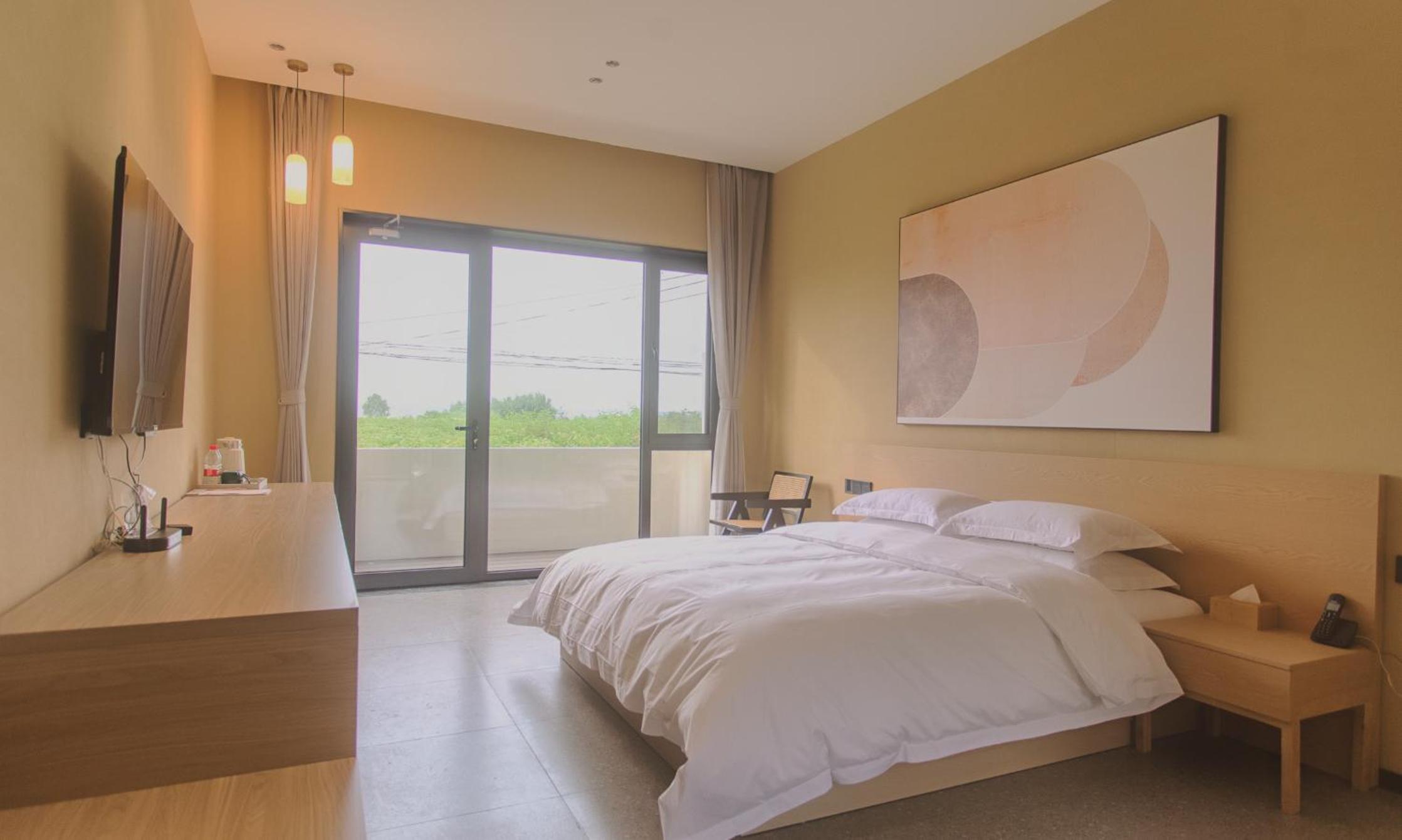 Deluxe Queen Room