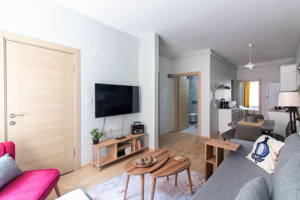 Three-Bedroom Apartment photo 2