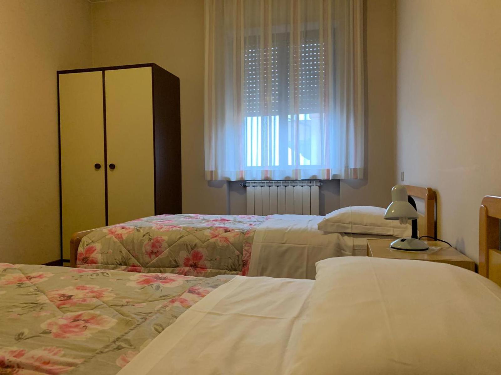 Twin Room with Private Bathroom photo 3