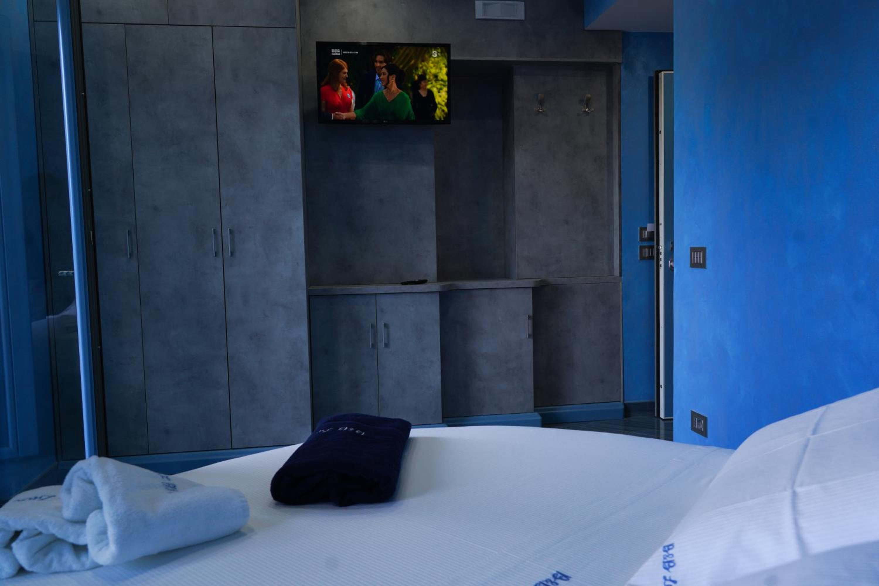 Deluxe Double Room with Balcony and Sea View photo 1